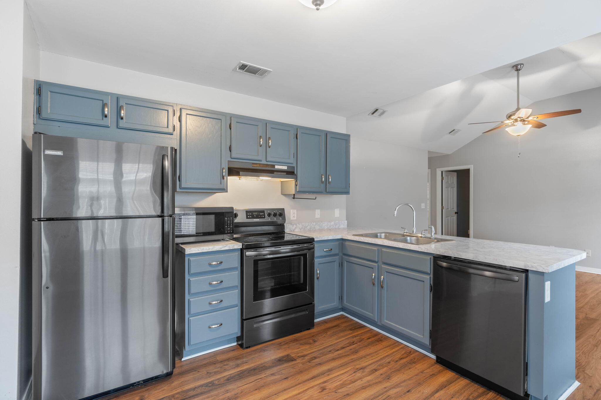 SUMMER HILLS - Residential Lease