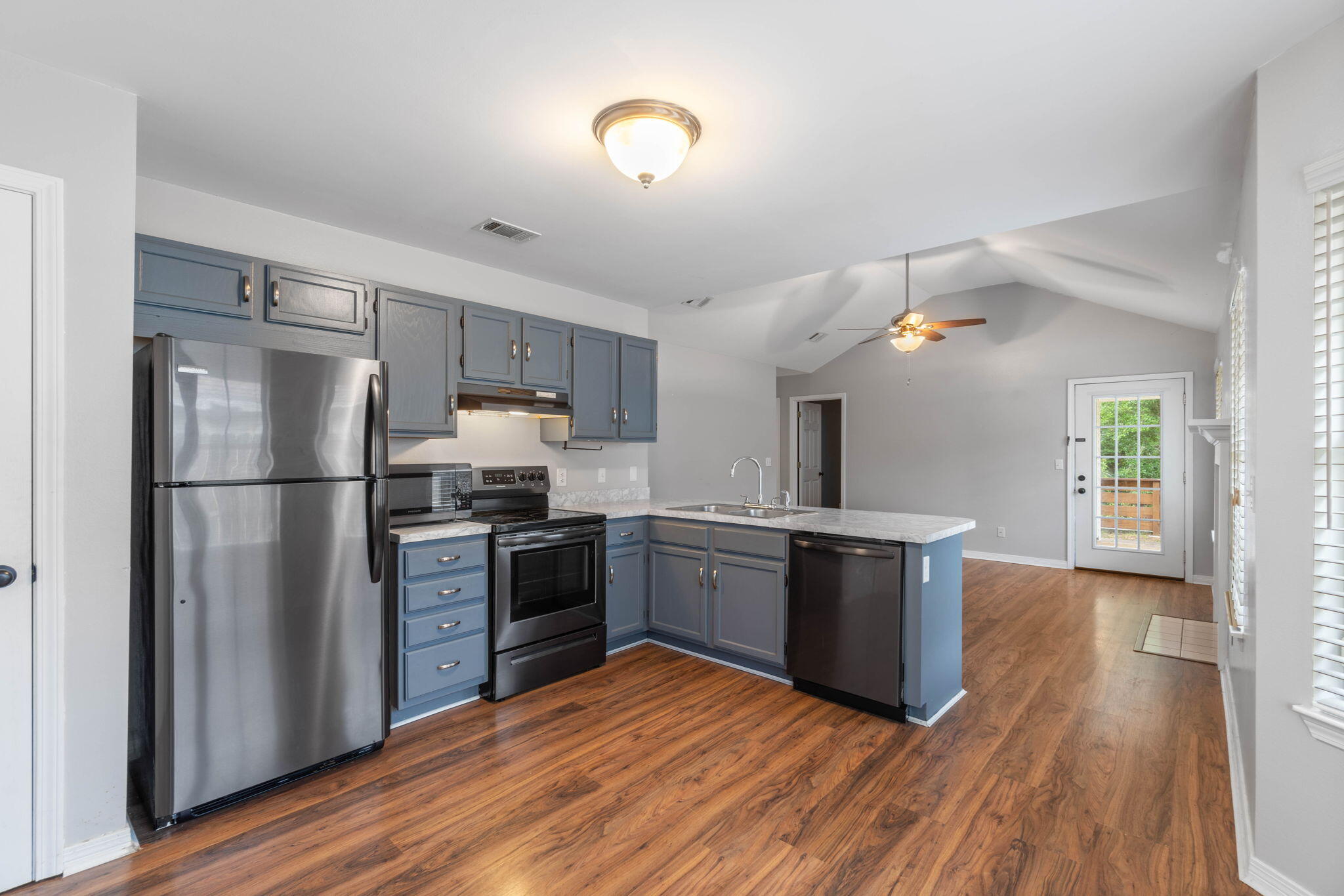 SUMMER HILLS - Residential Lease