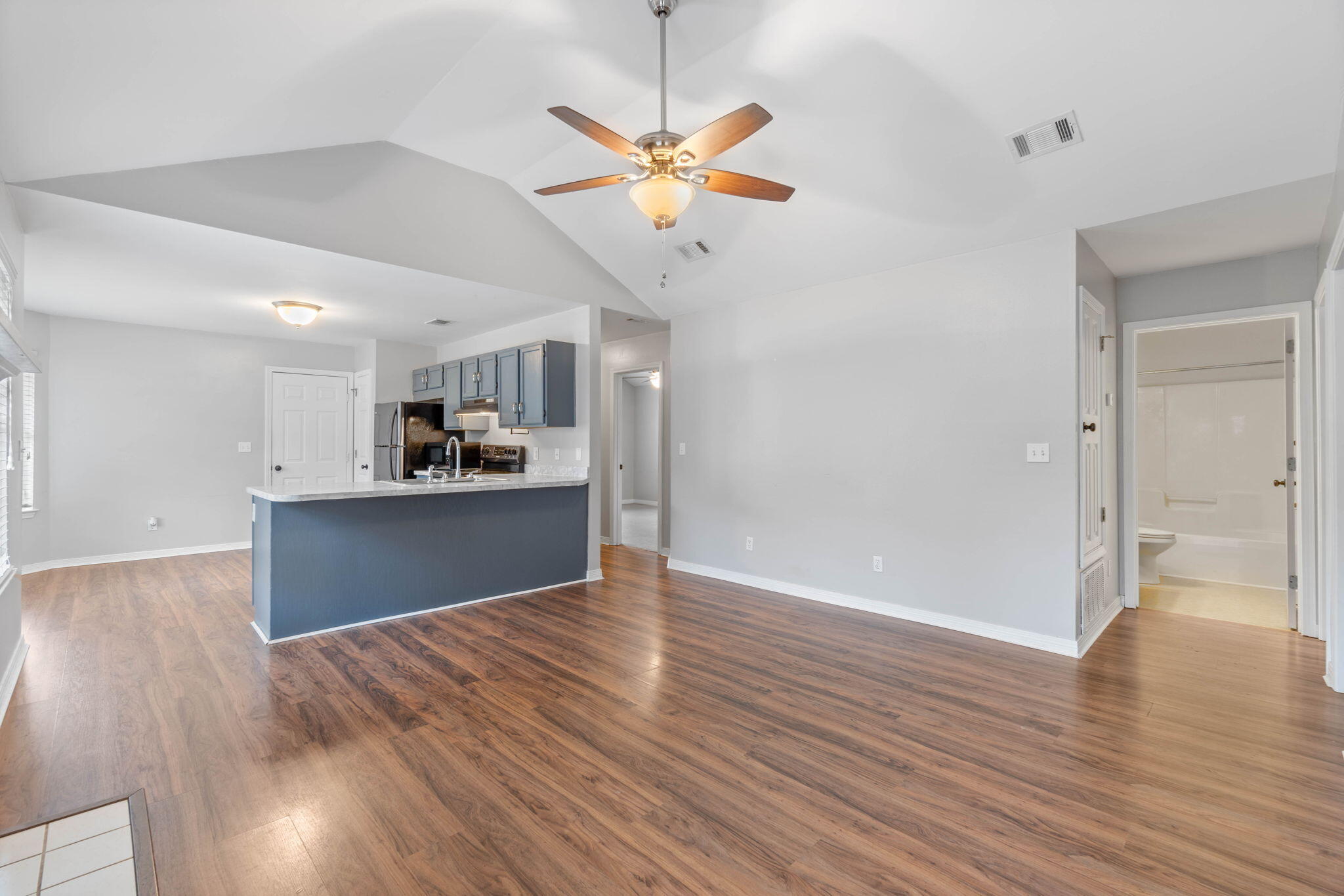 SUMMER HILLS - Residential Lease