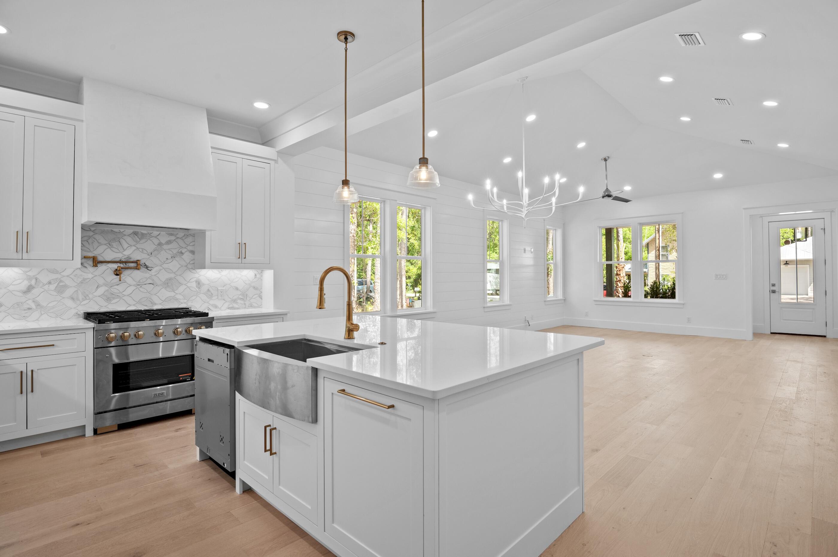 MAGNOLIA BEACH - Residential