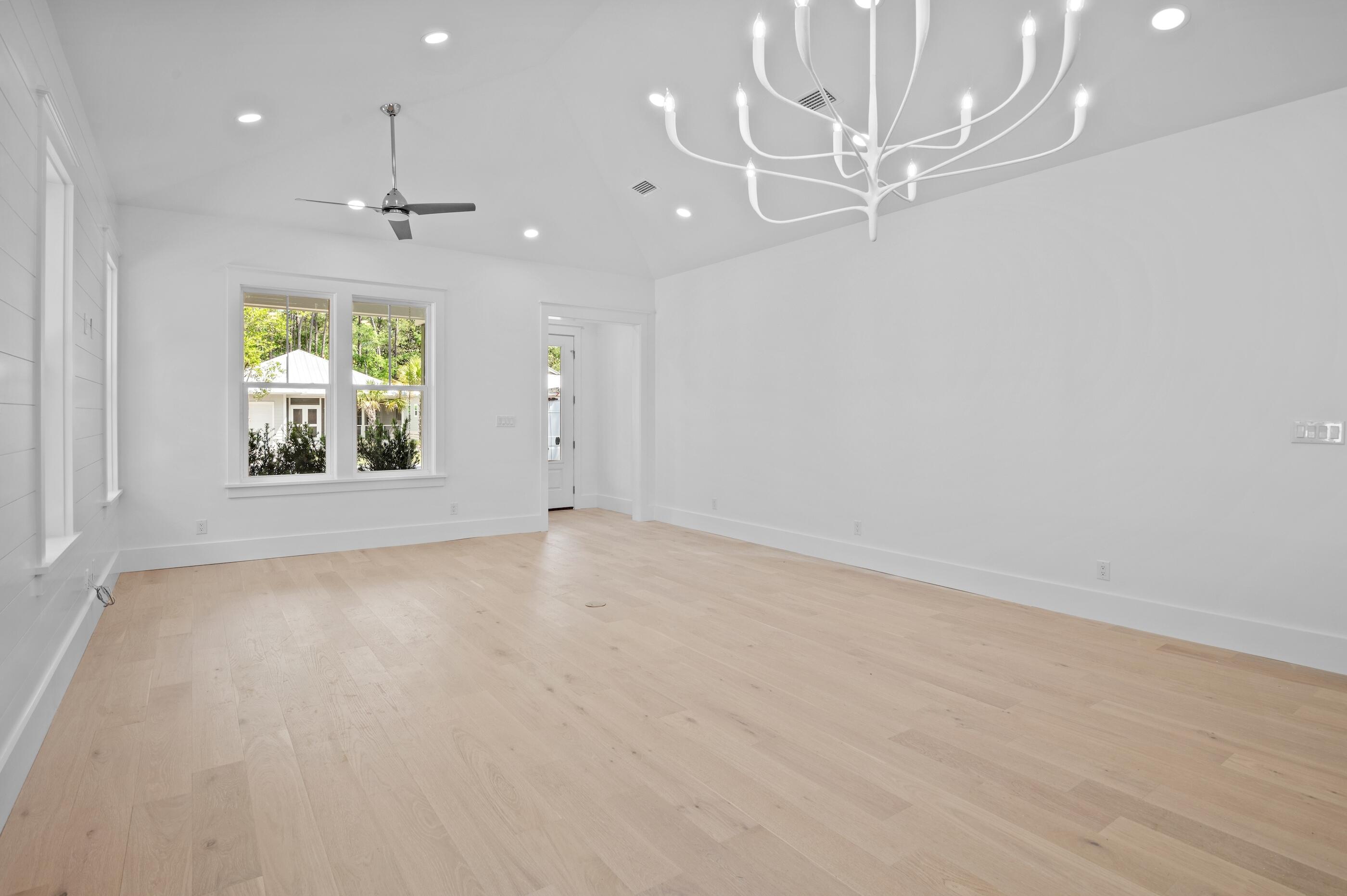 MAGNOLIA BEACH - Residential