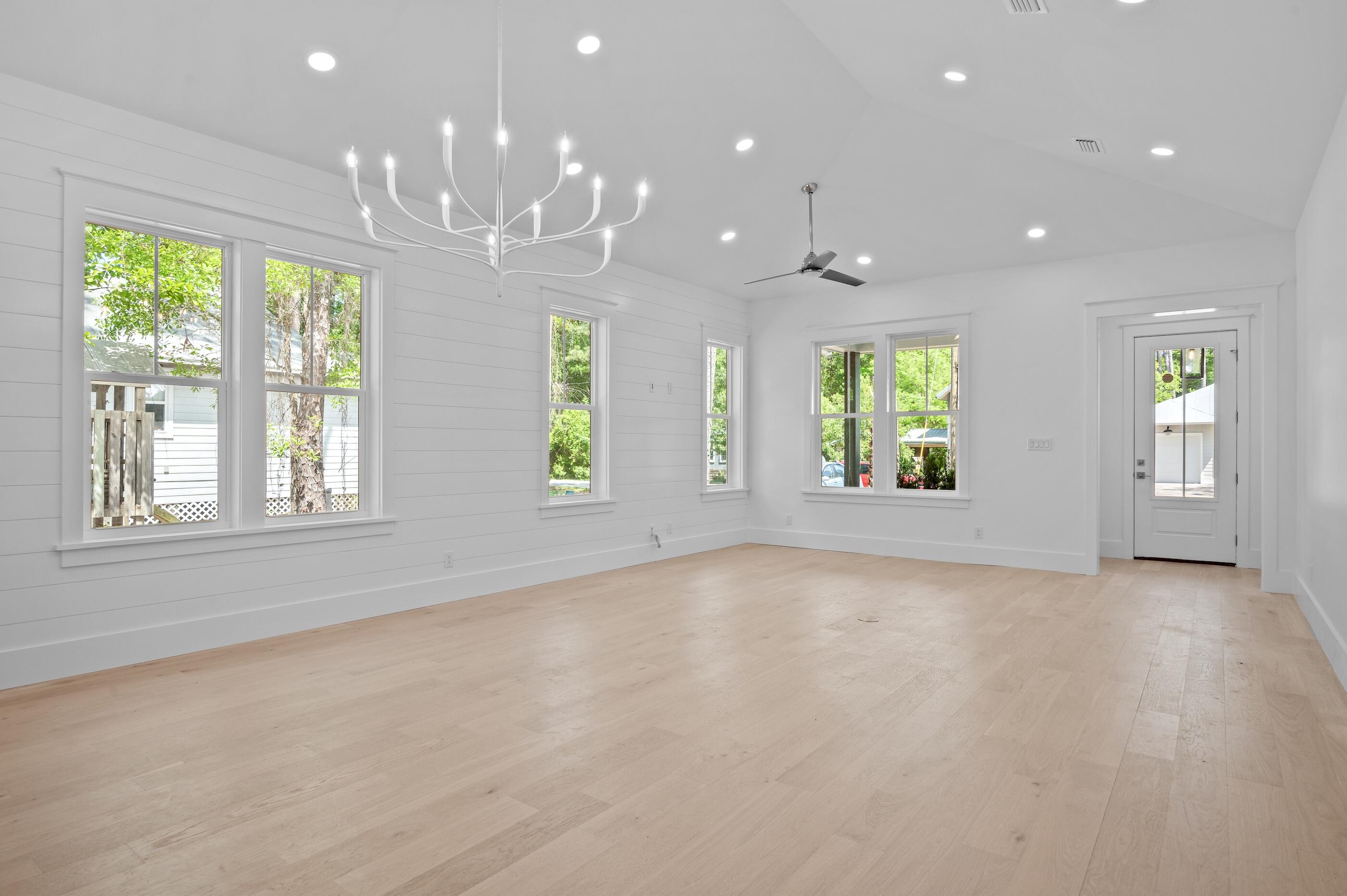 MAGNOLIA BEACH - Residential