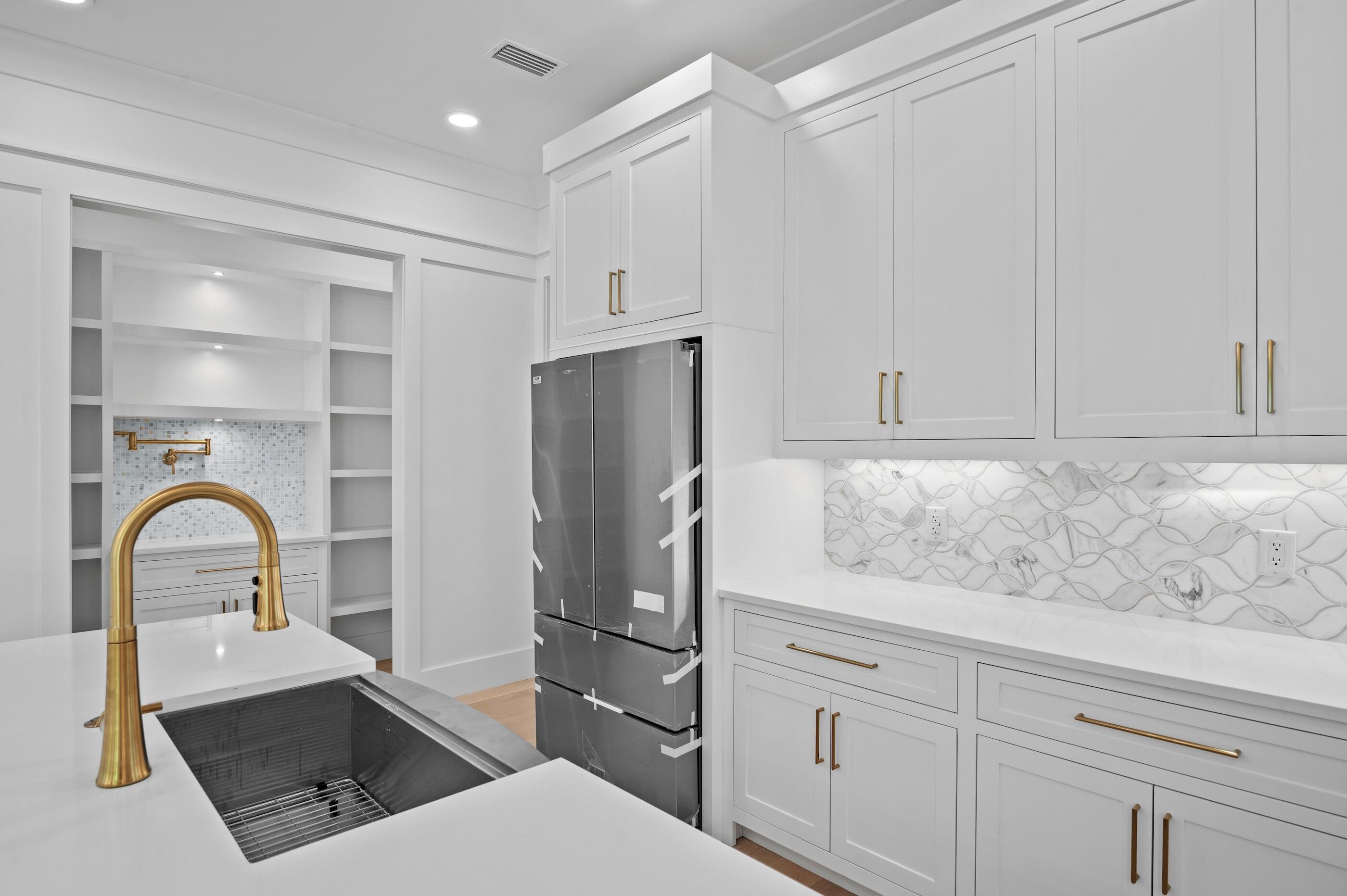 MAGNOLIA BEACH - Residential