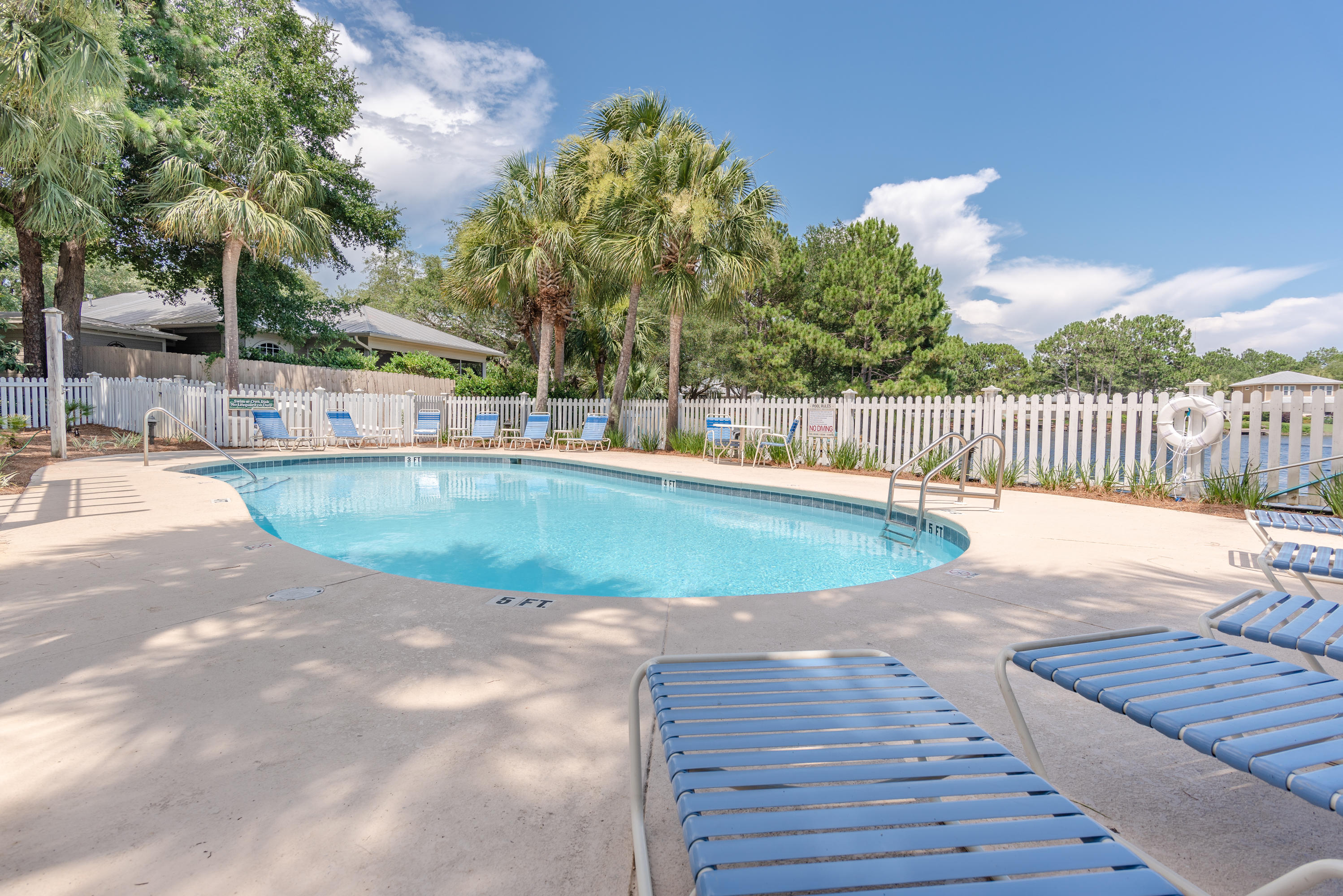 CRYSTAL LAKE - Residential