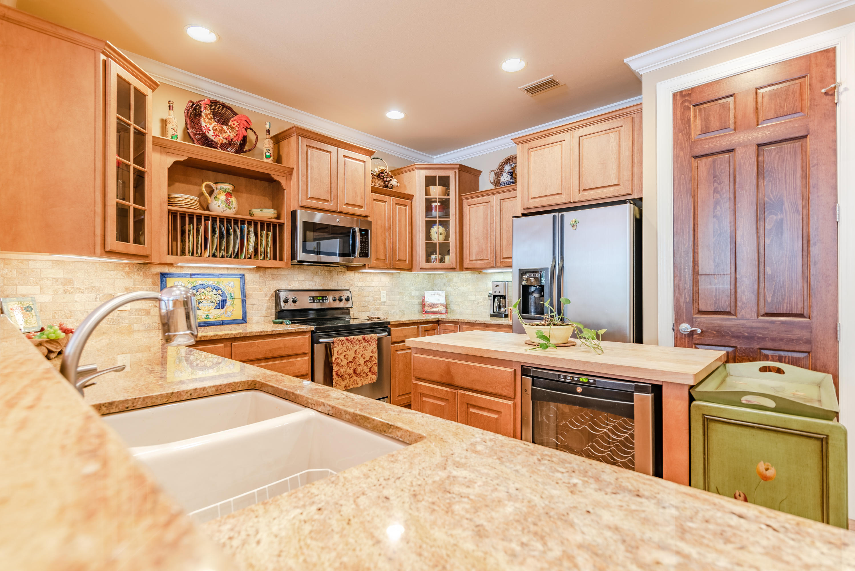 CRYSTAL LAKE - Residential