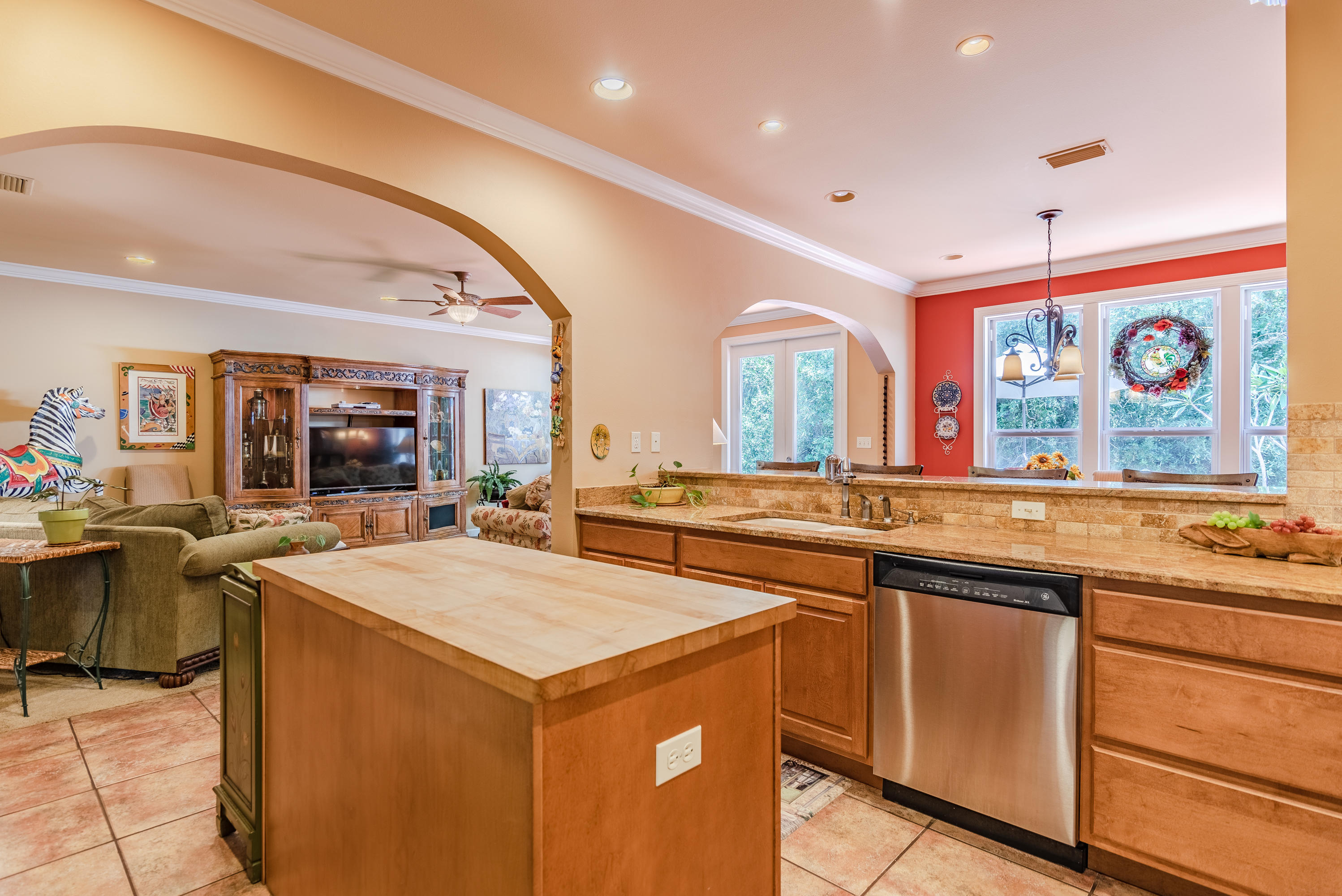 CRYSTAL LAKE - Residential