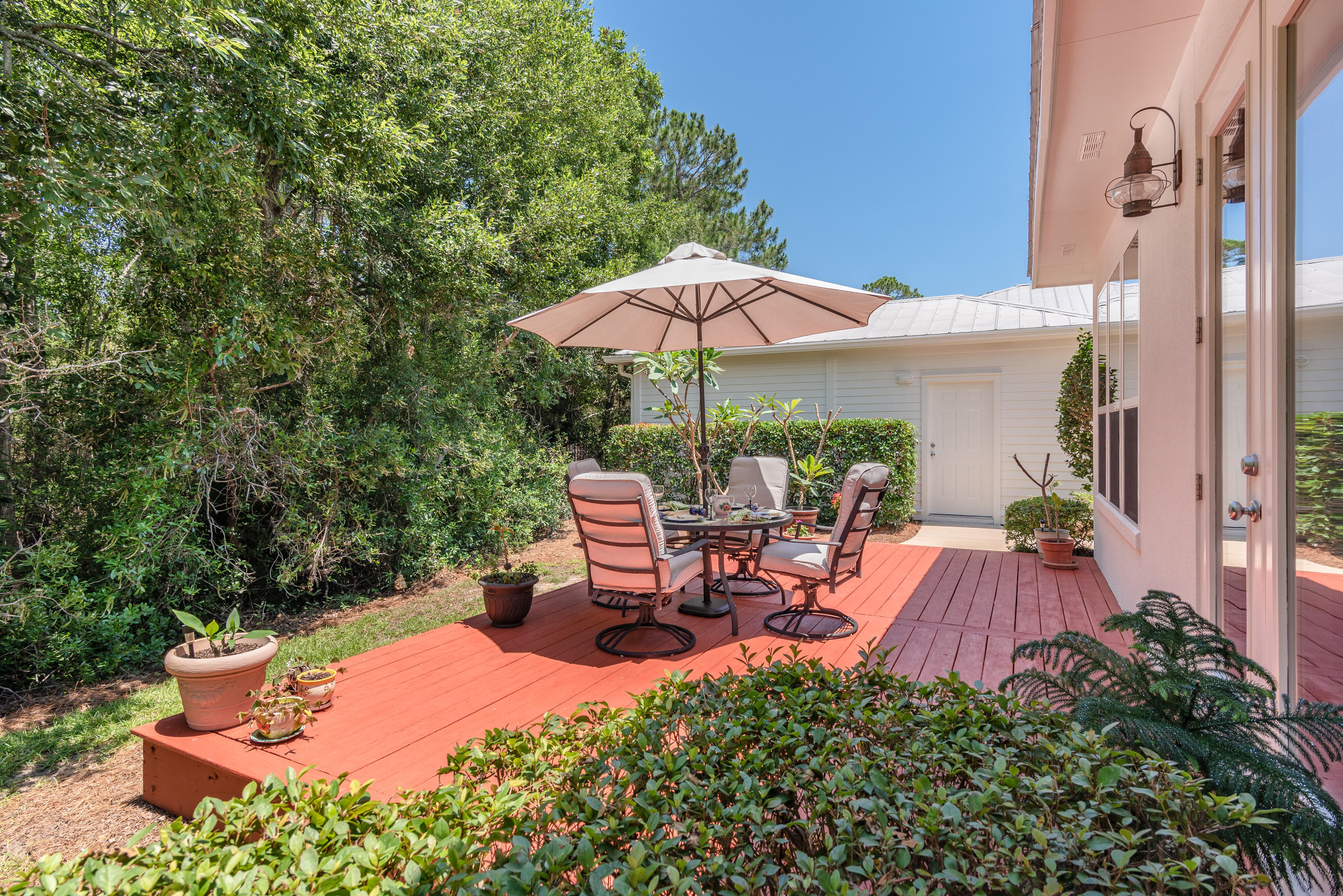 CRYSTAL LAKE - Residential