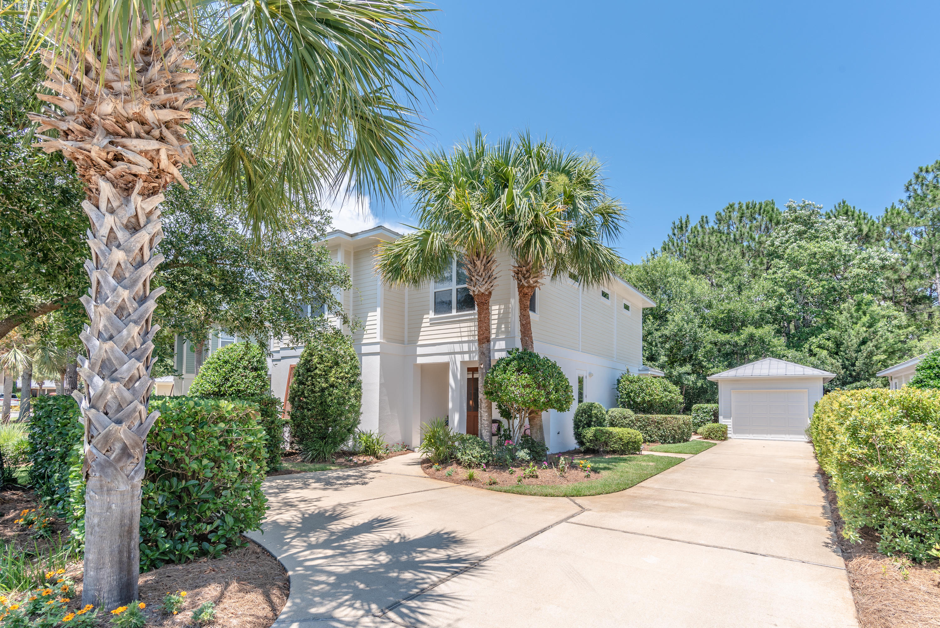 CRYSTAL LAKE - Residential