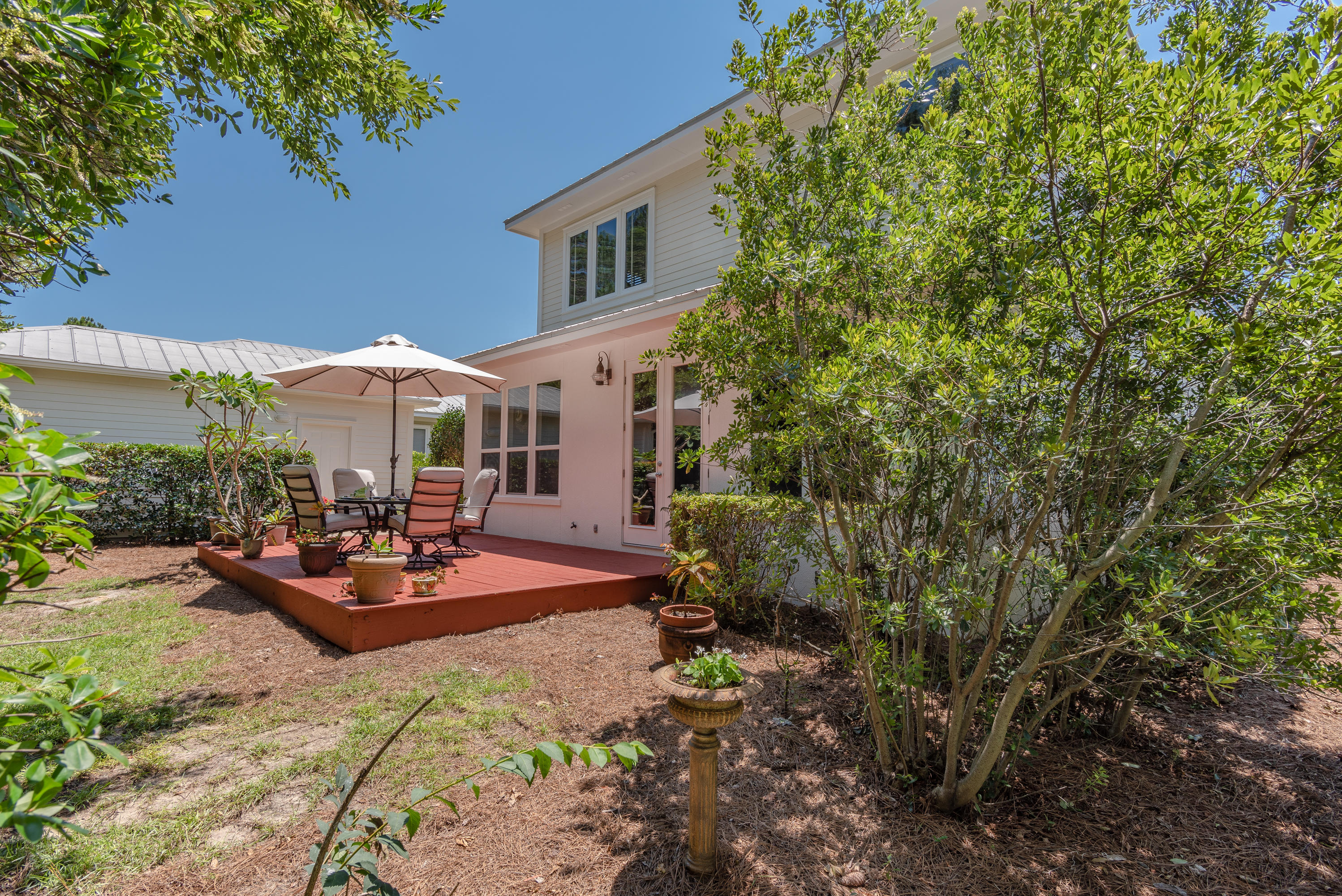 CRYSTAL LAKE - Residential