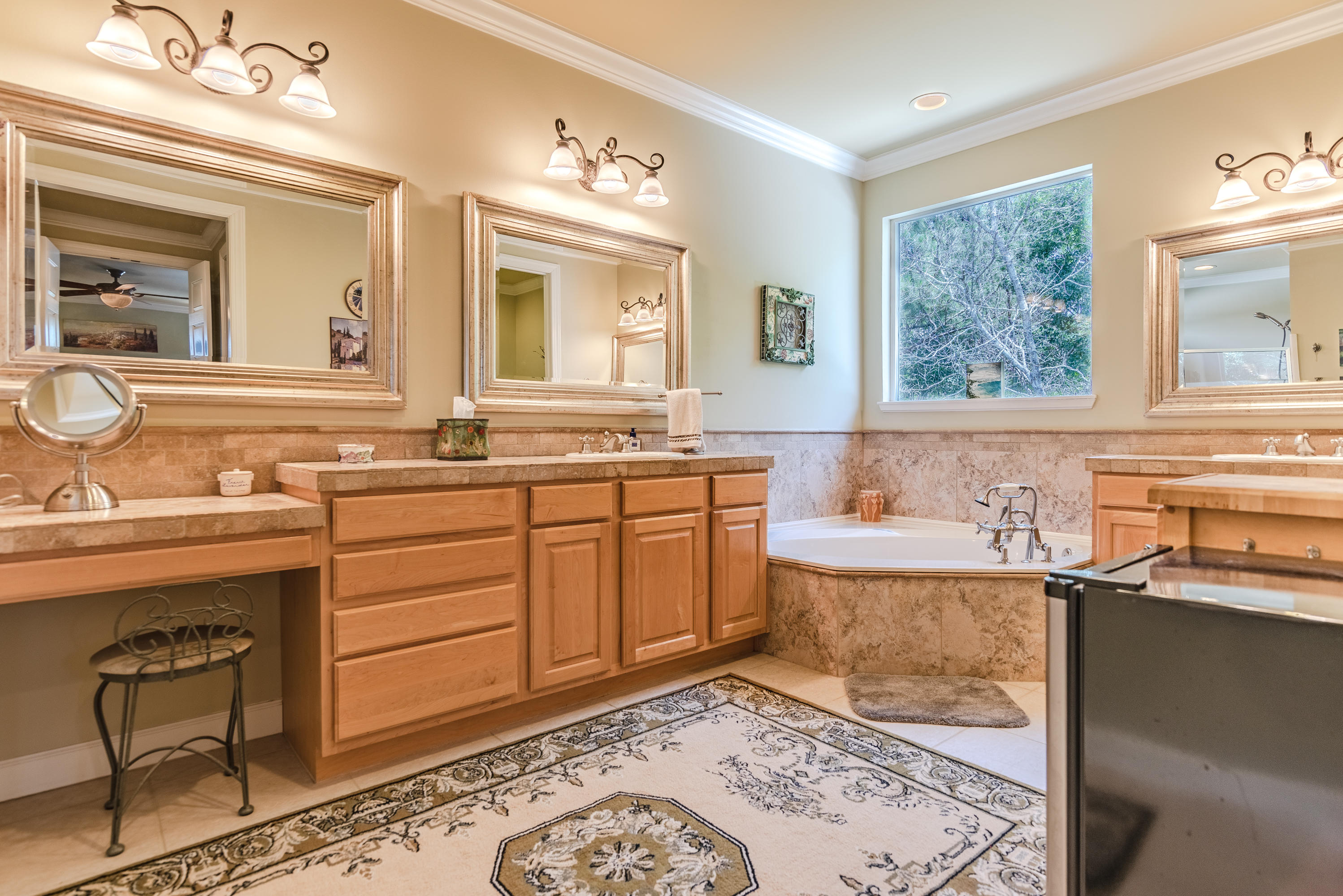 CRYSTAL LAKE - Residential