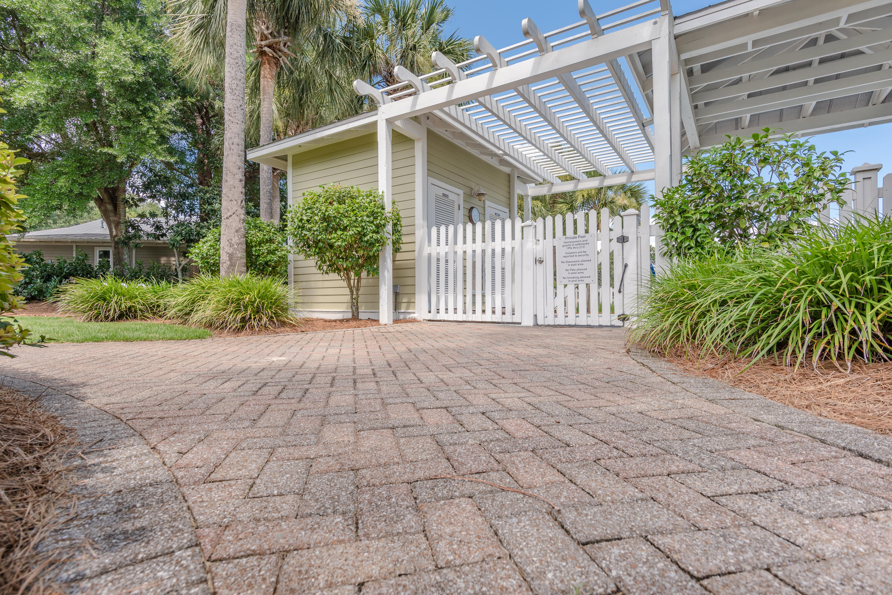 CRYSTAL LAKE - Residential