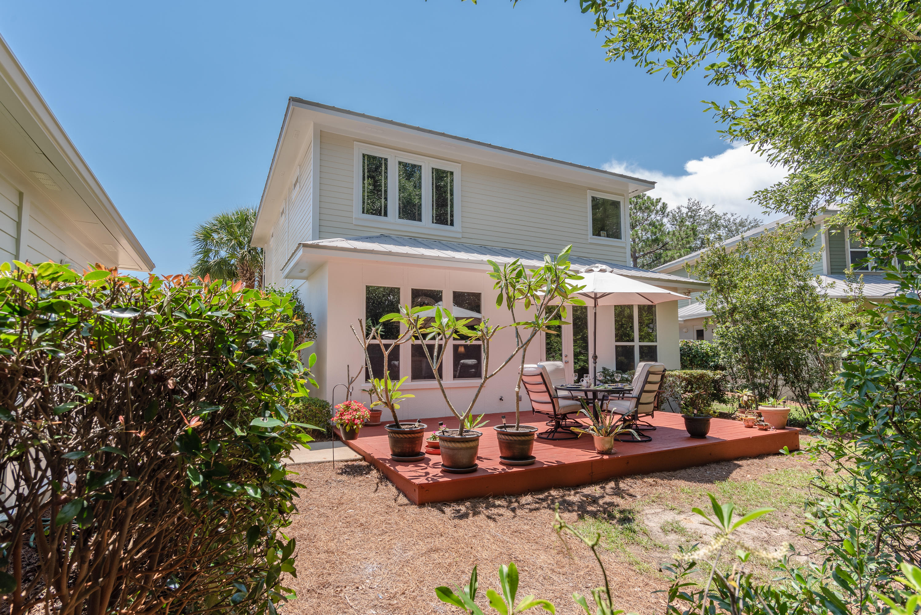 CRYSTAL LAKE - Residential