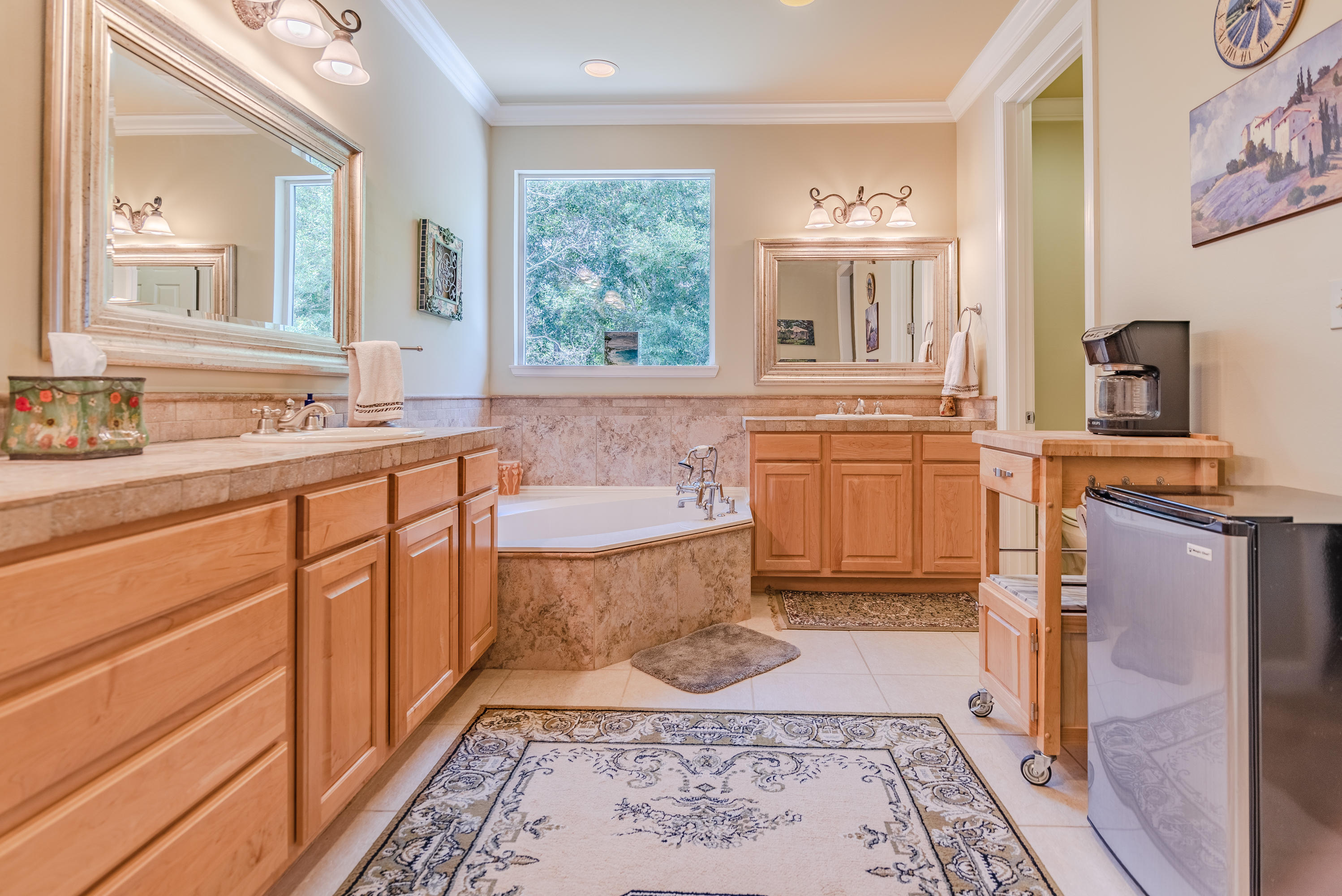 CRYSTAL LAKE - Residential