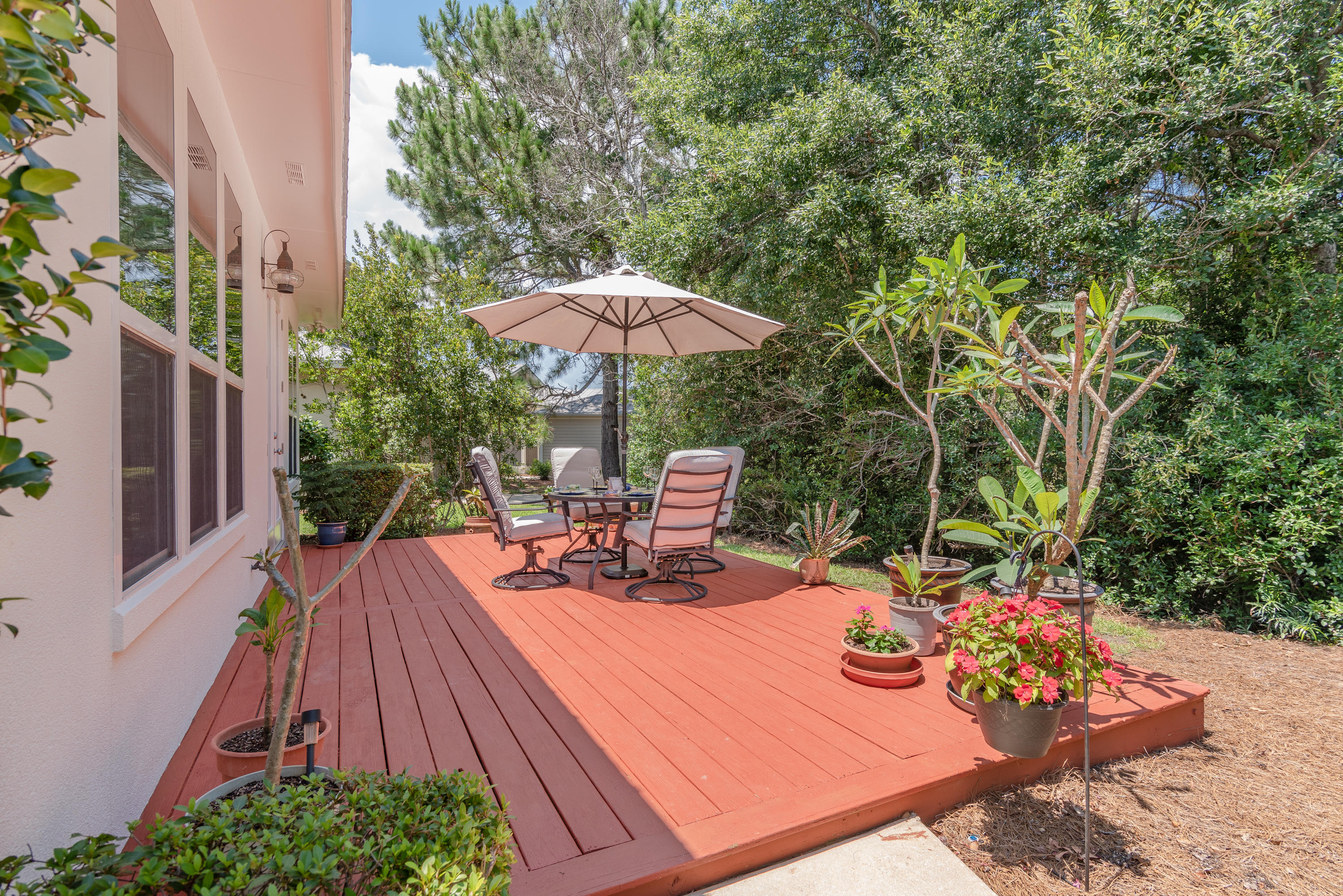 CRYSTAL LAKE - Residential