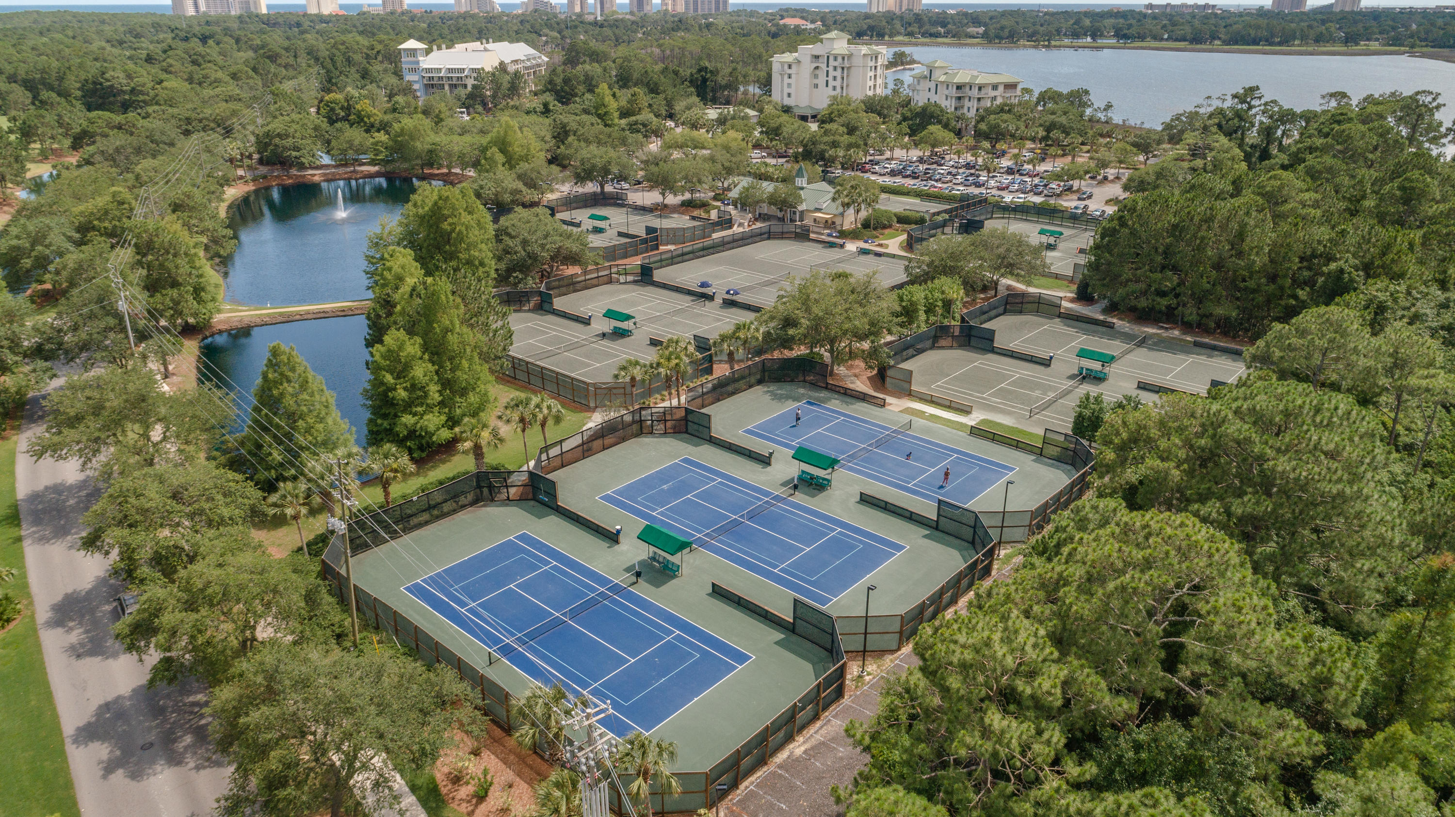 CRYSTAL LAKE - Residential