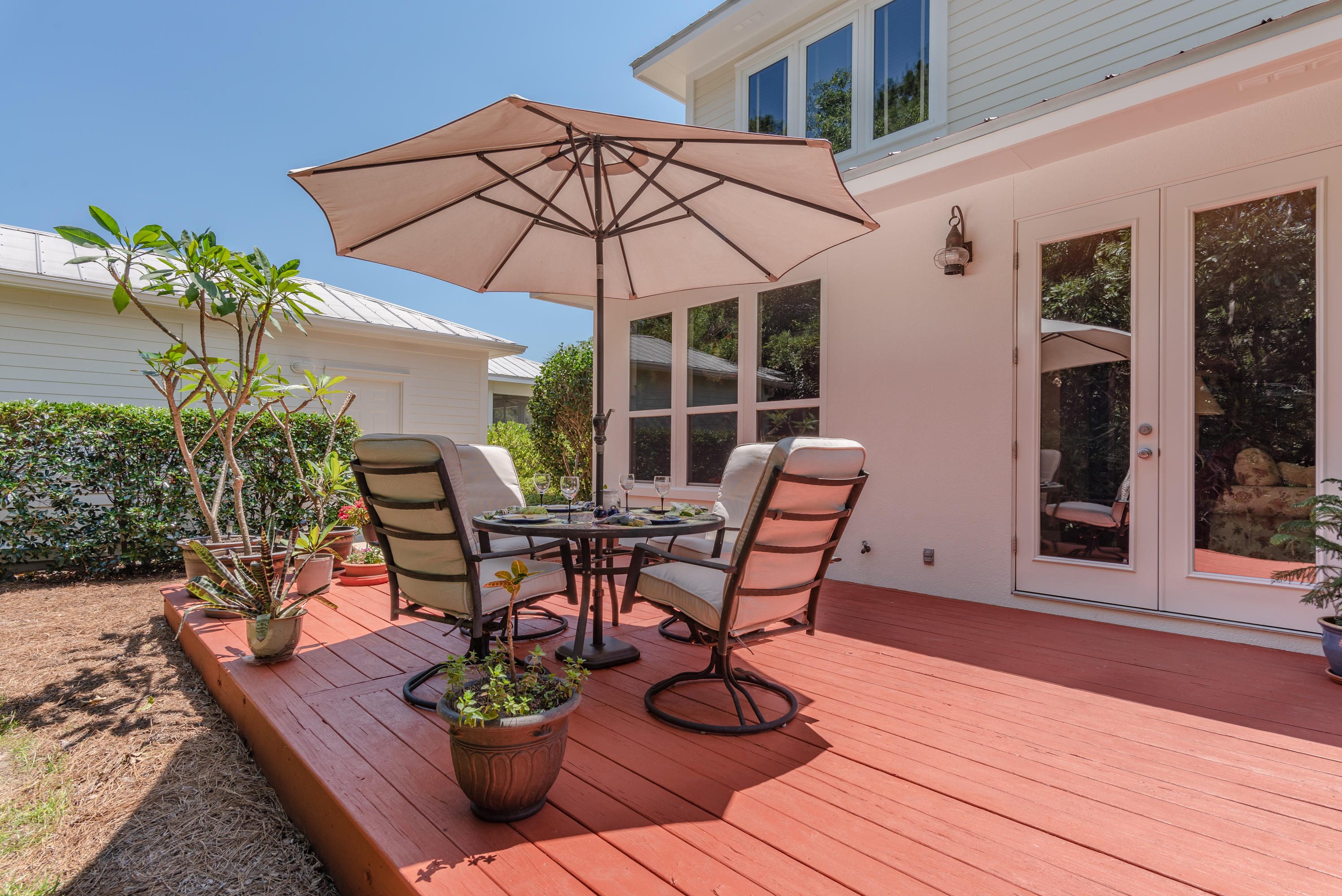 CRYSTAL LAKE - Residential