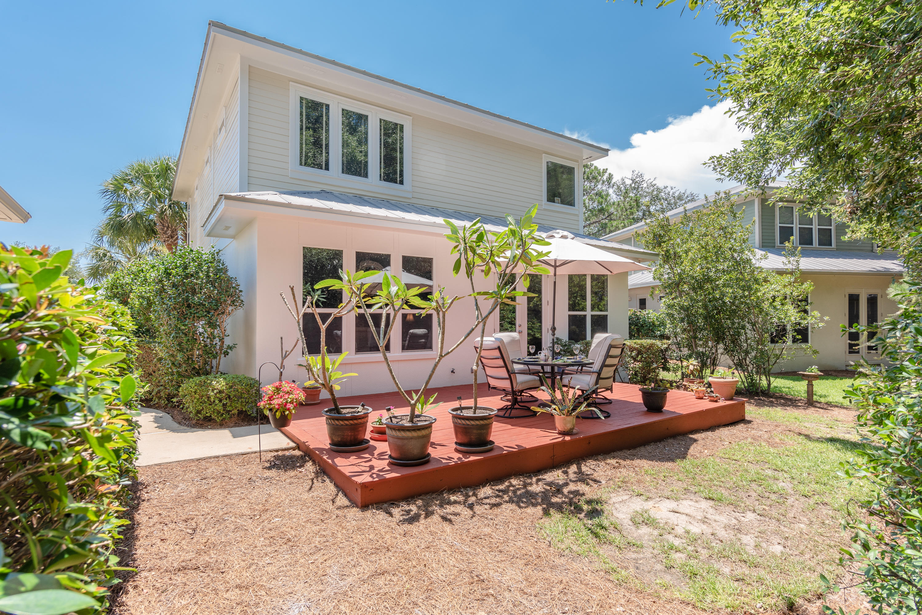 CRYSTAL LAKE - Residential