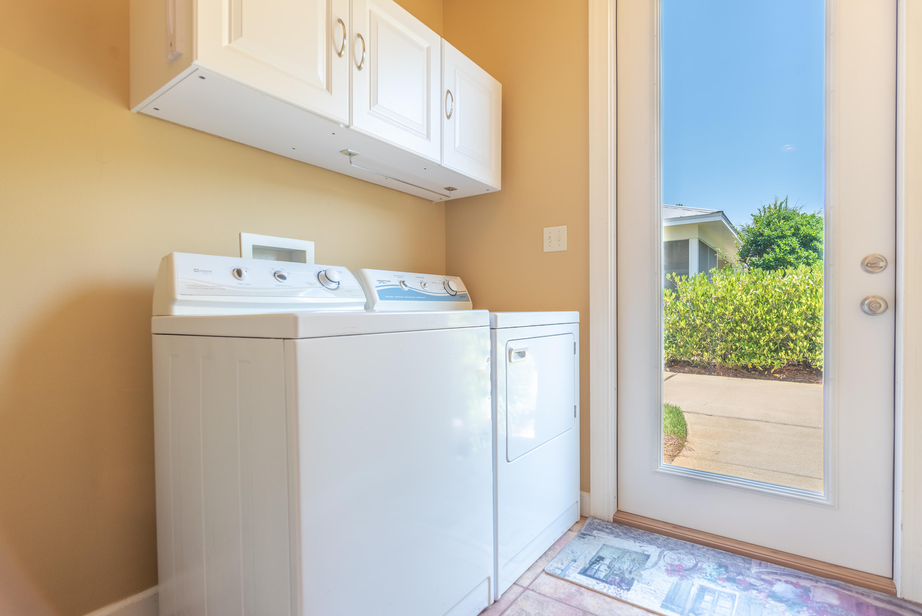 CRYSTAL LAKE - Residential