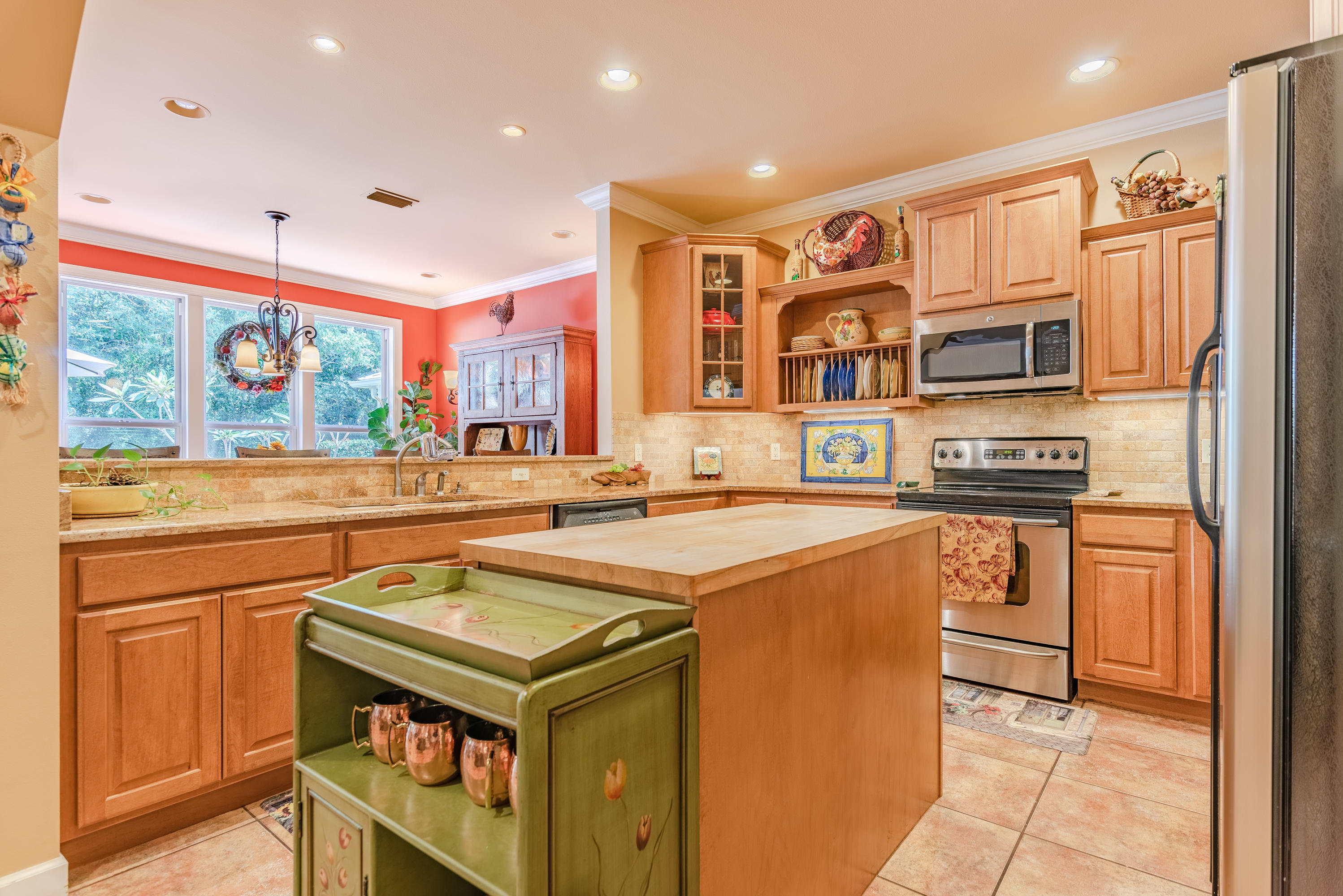 CRYSTAL LAKE - Residential