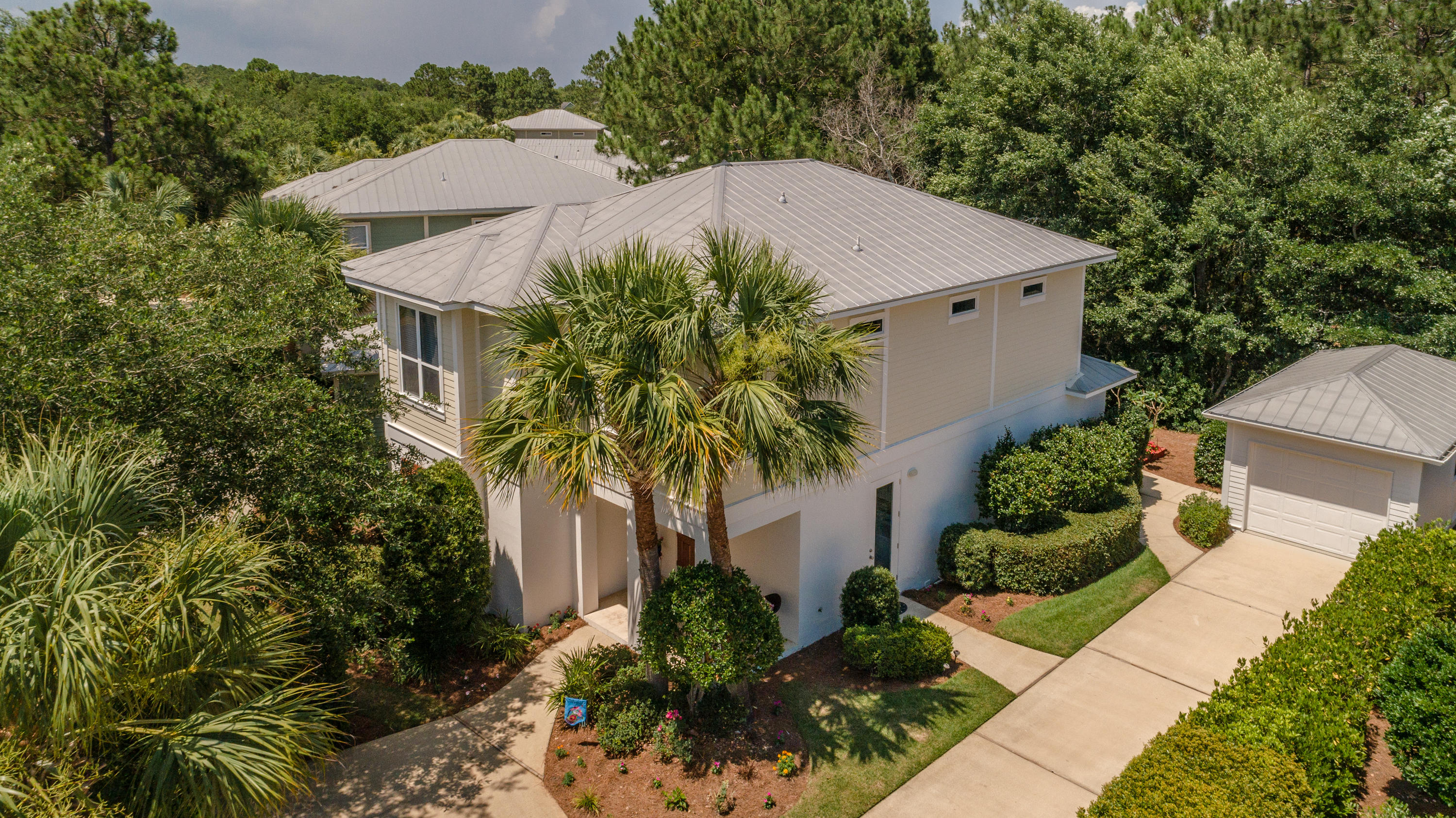 CRYSTAL LAKE - Residential