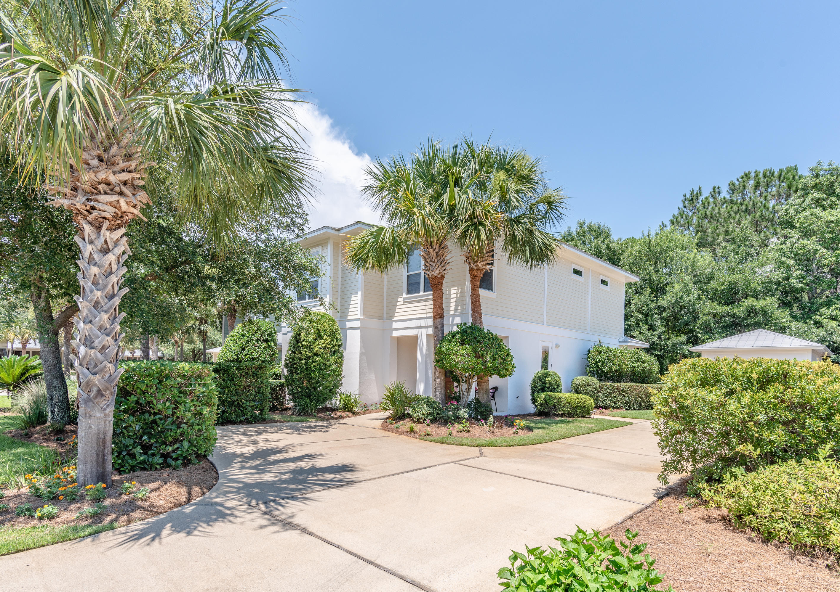 CRYSTAL LAKE - Residential