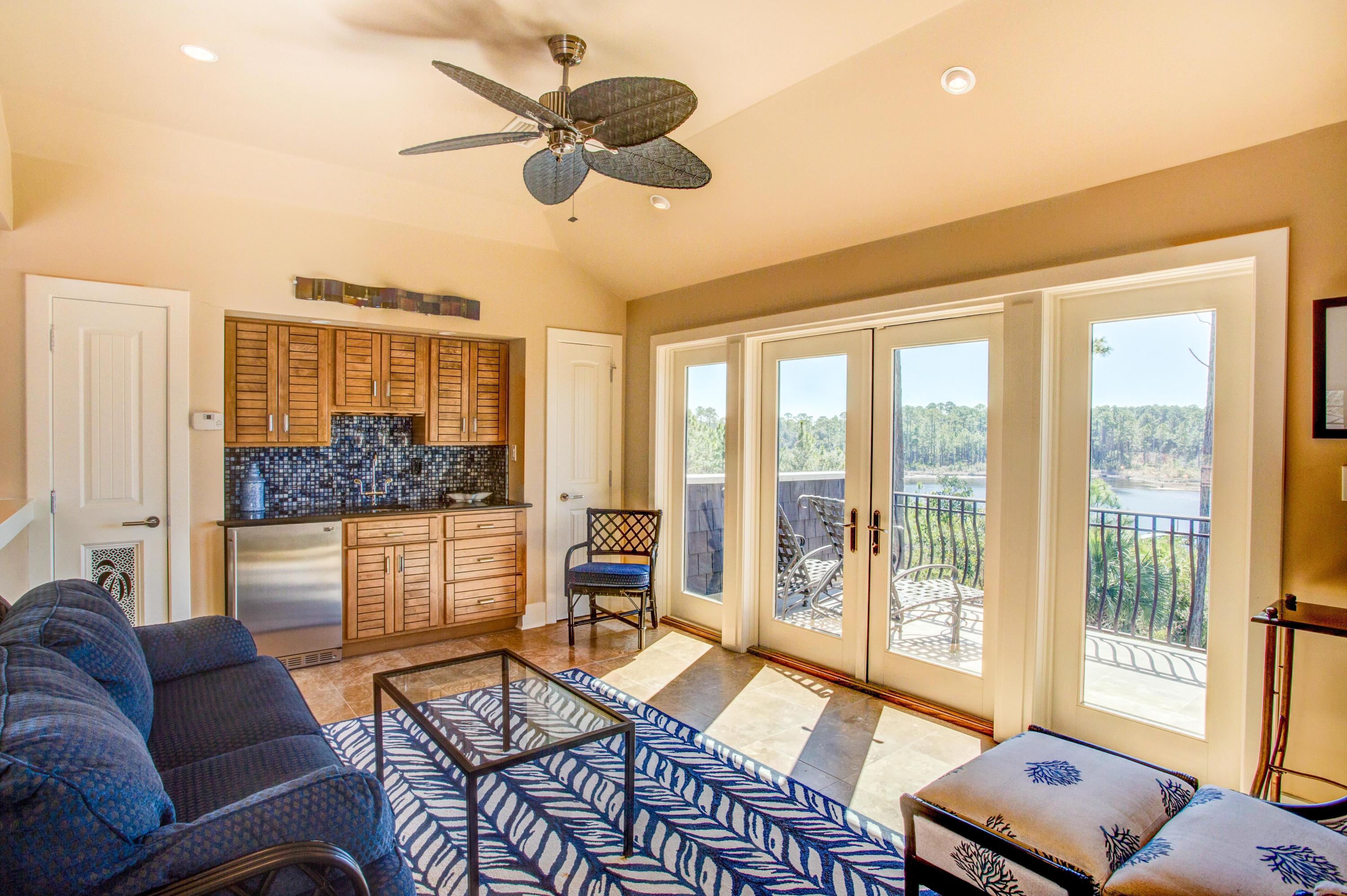 CRESCENT CAYE - Residential