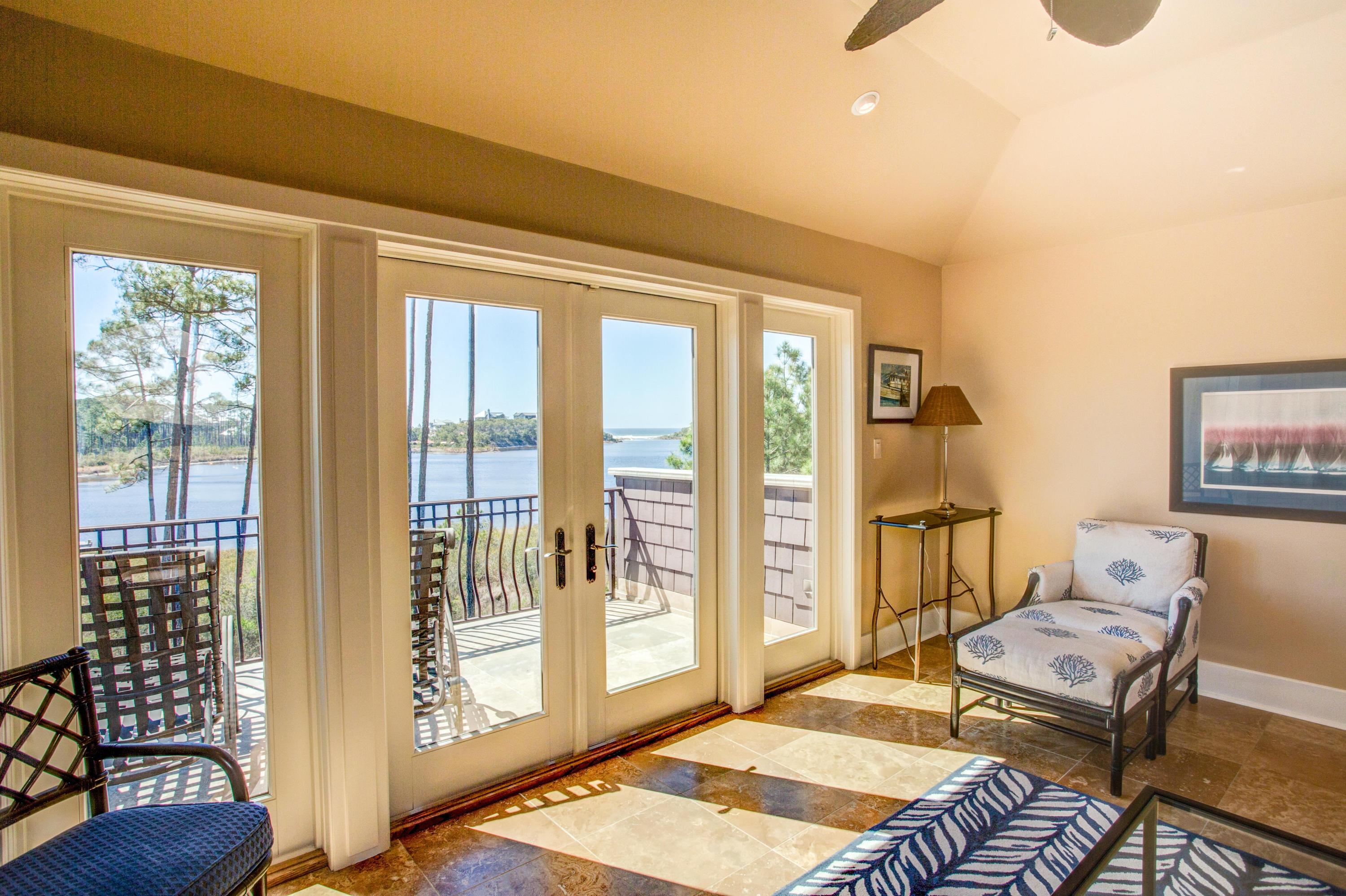CRESCENT CAYE - Residential