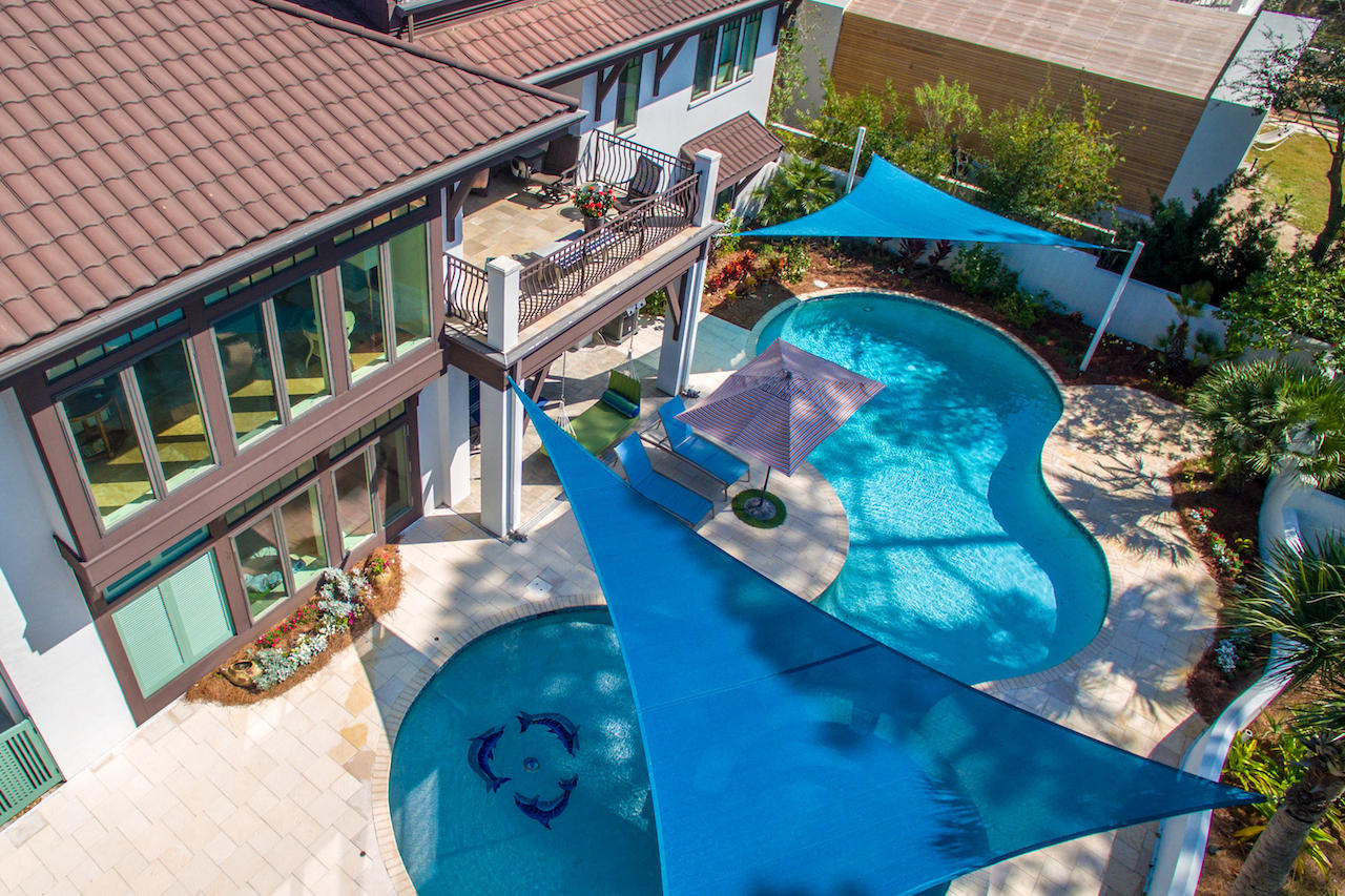 CRESCENT CAYE - Residential