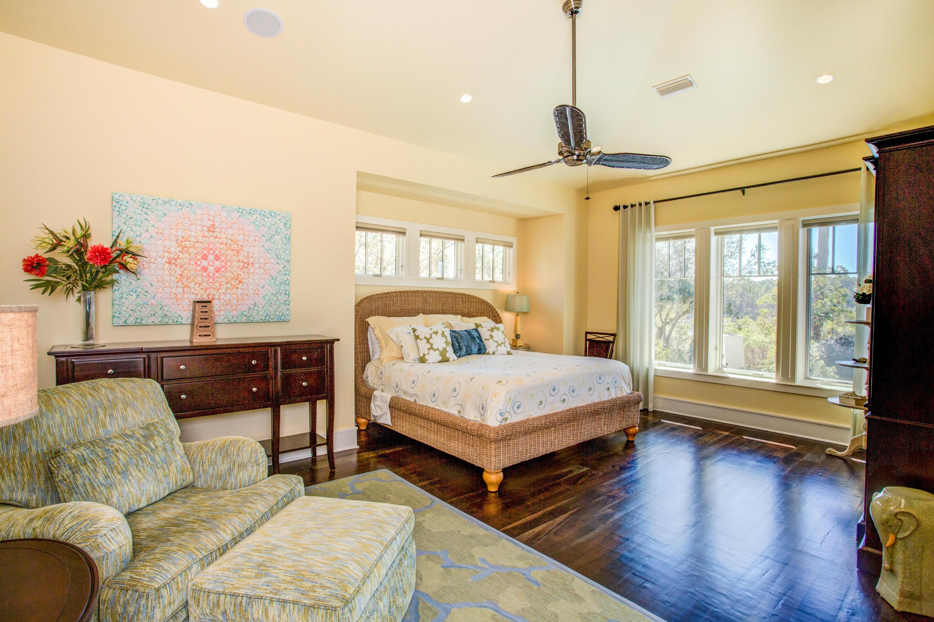 CRESCENT CAYE - Residential