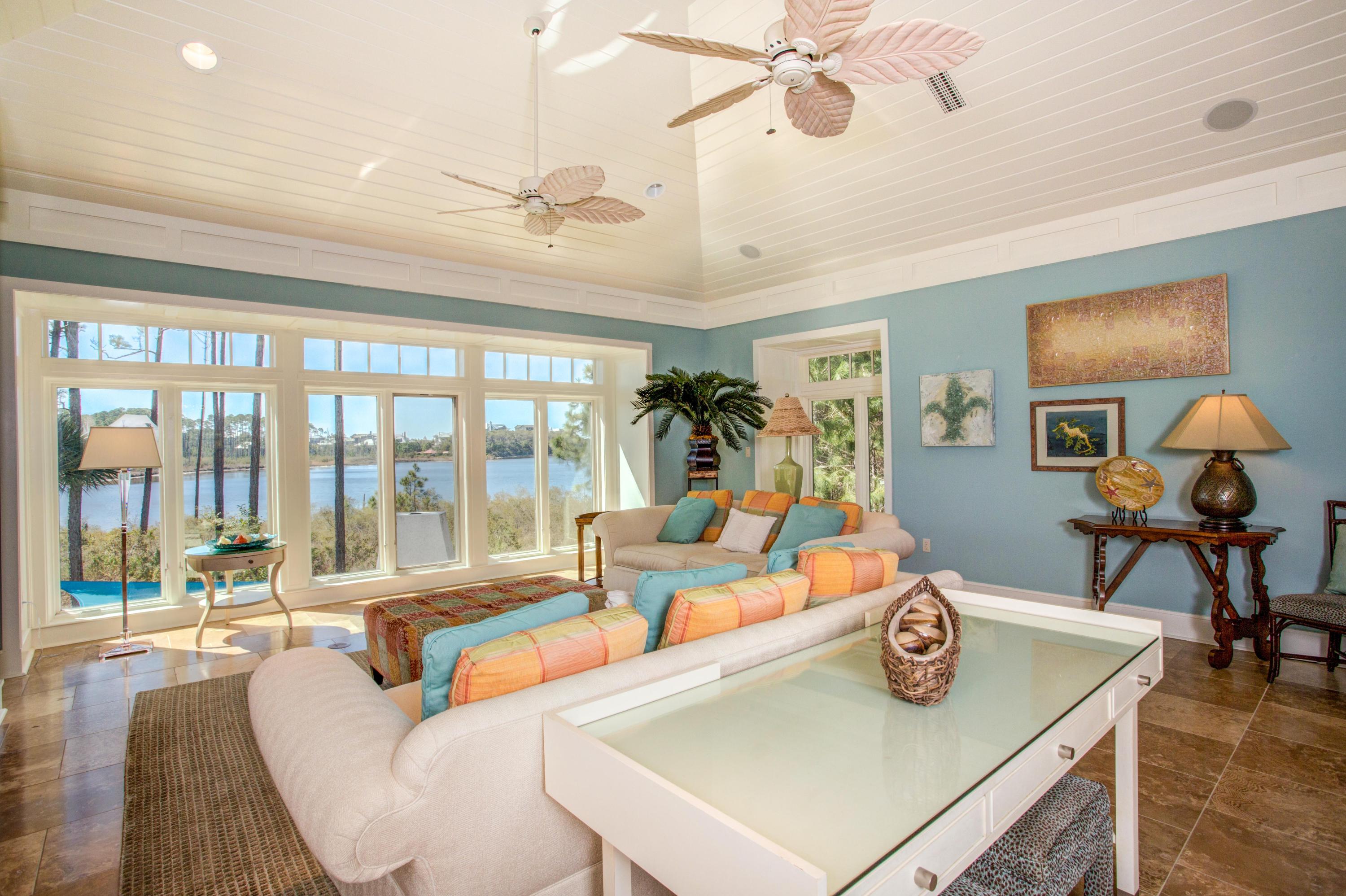 CRESCENT CAYE - Residential