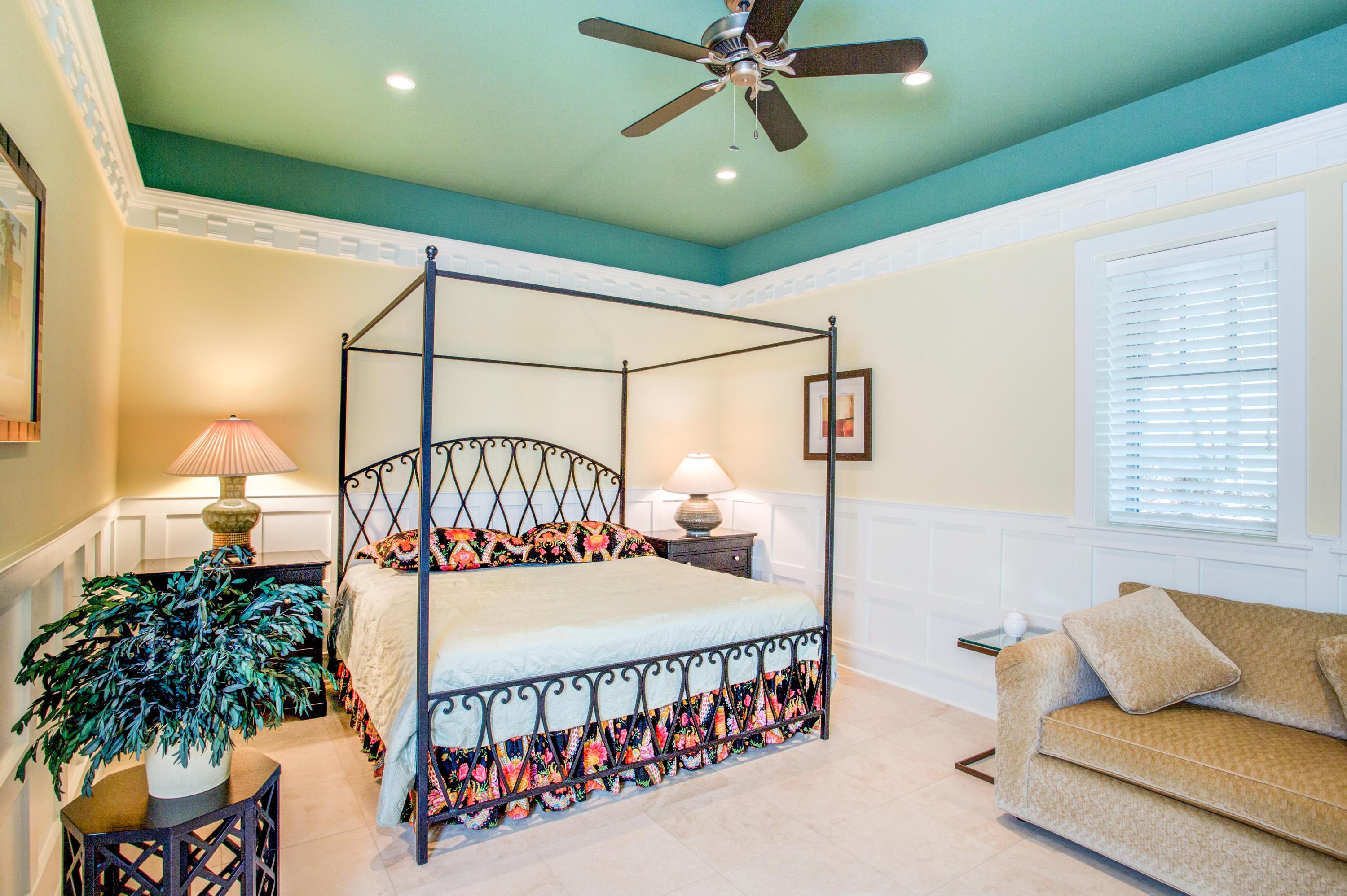 CRESCENT CAYE - Residential