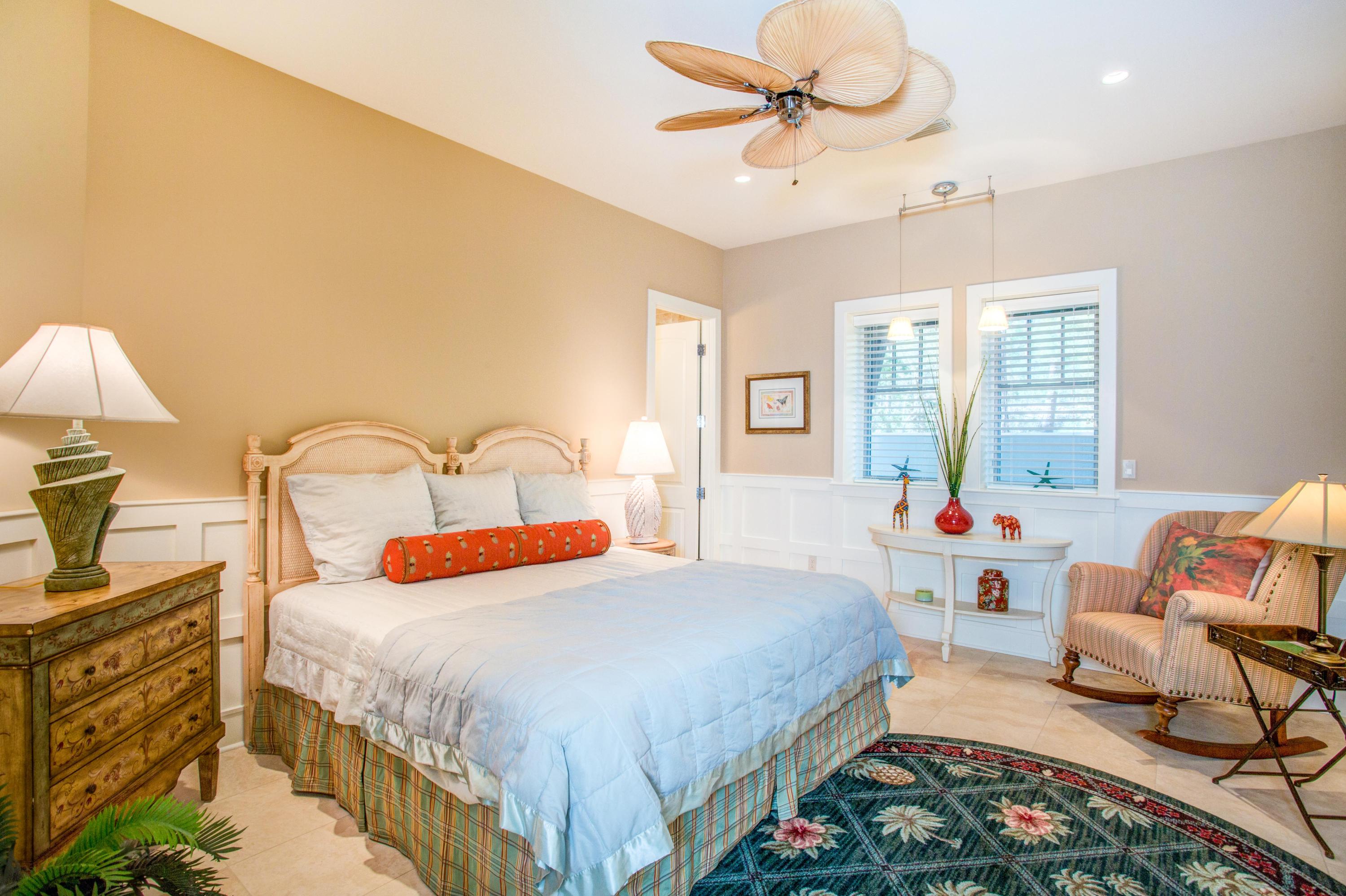 CRESCENT CAYE - Residential