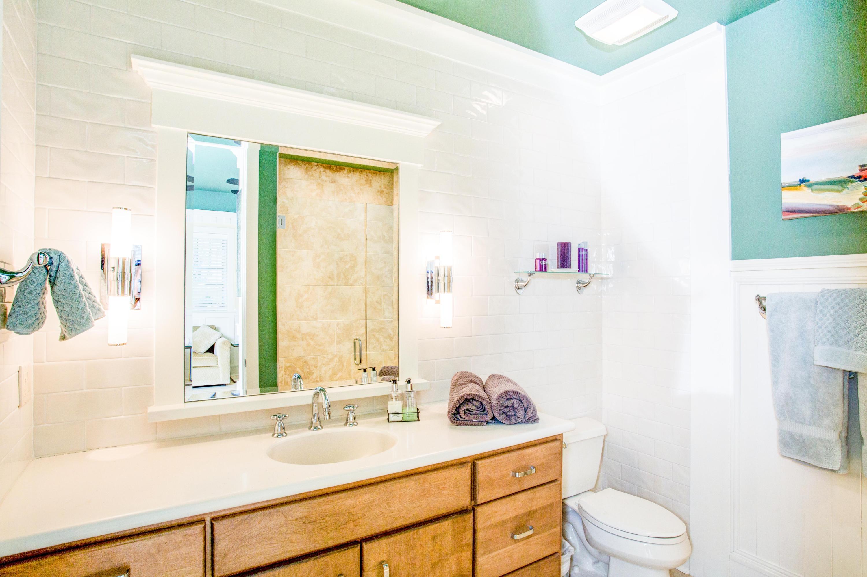 CRESCENT CAYE - Residential