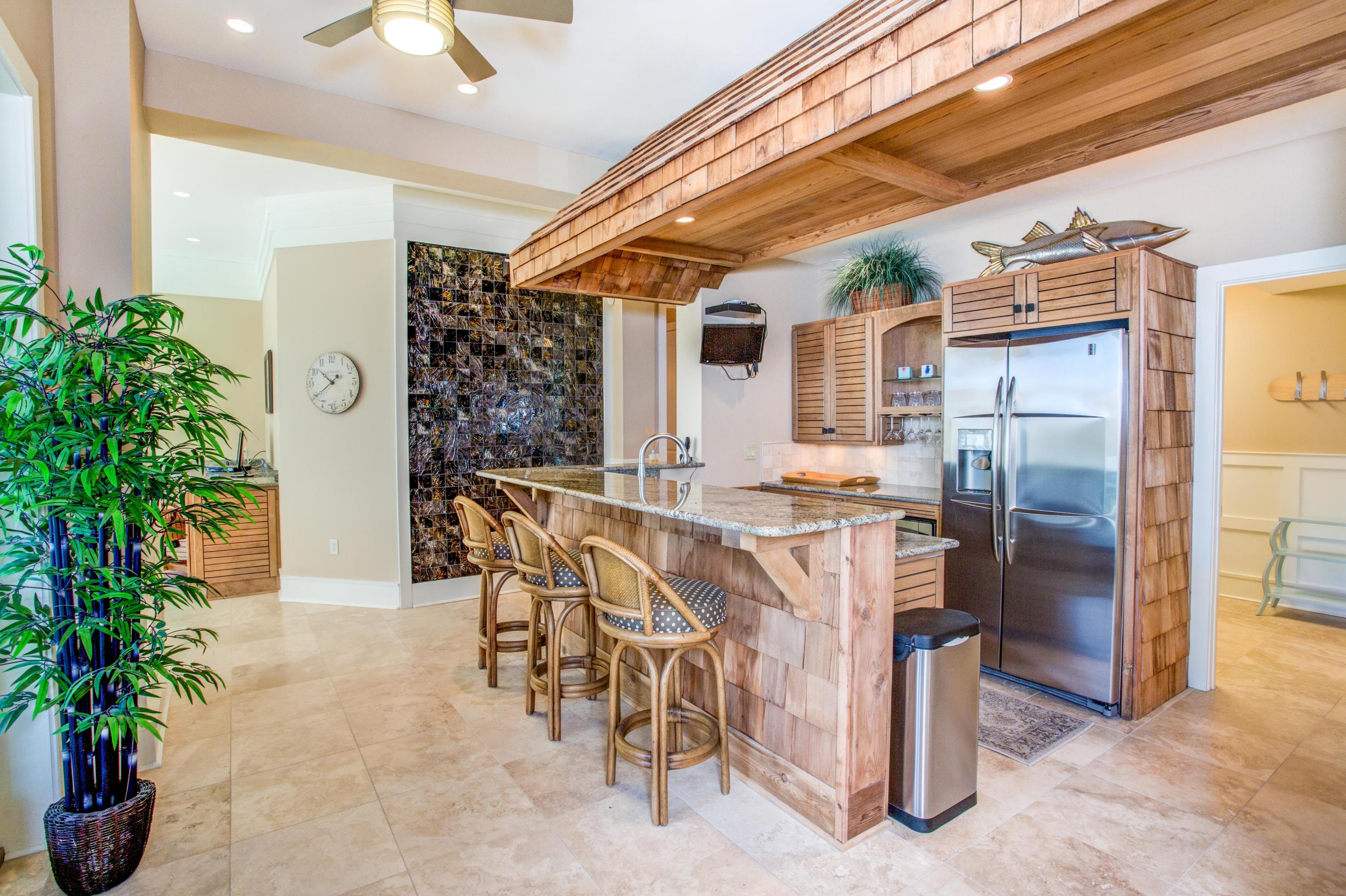 CRESCENT CAYE - Residential