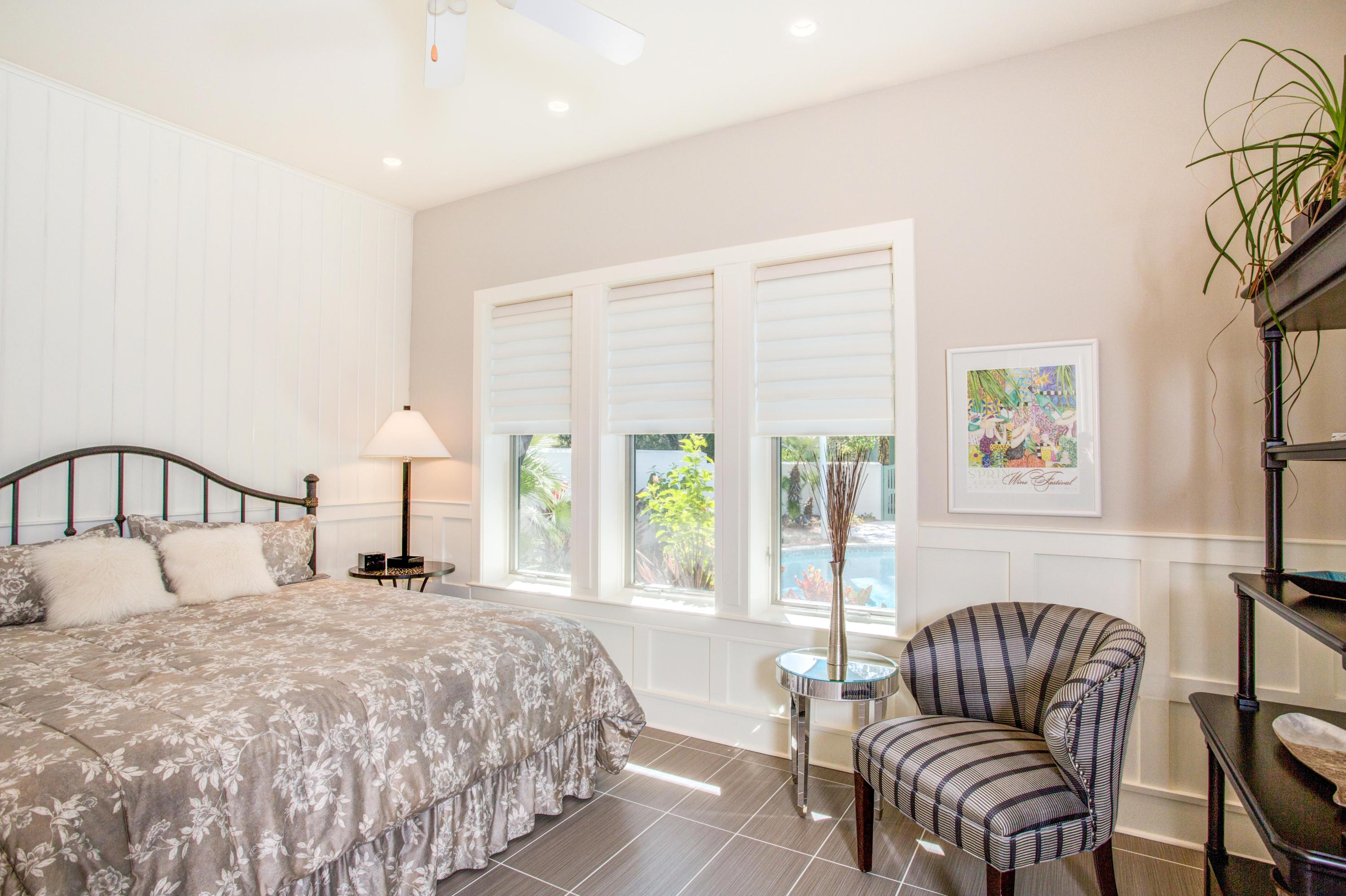 CRESCENT CAYE - Residential