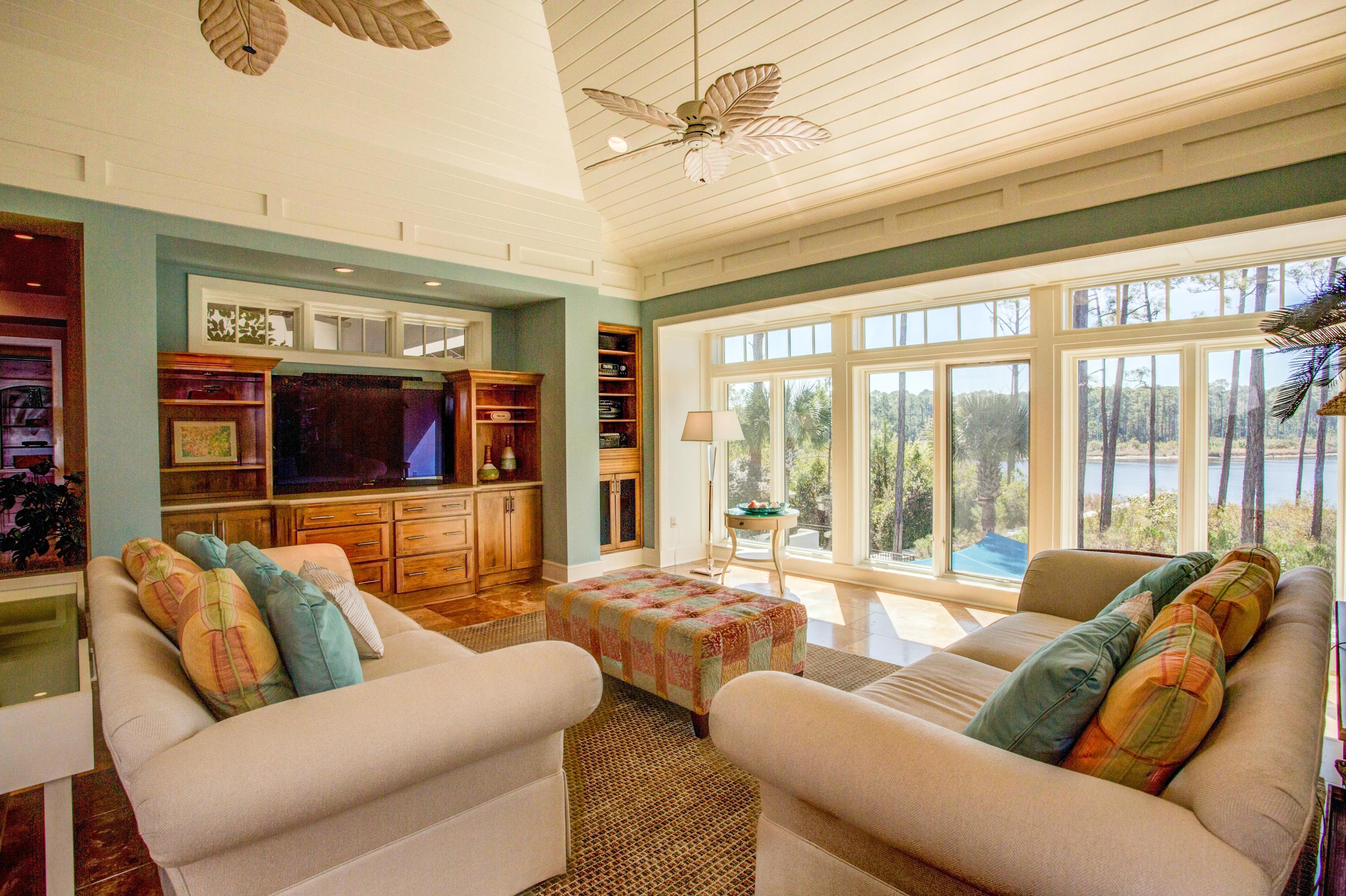 CRESCENT CAYE - Residential