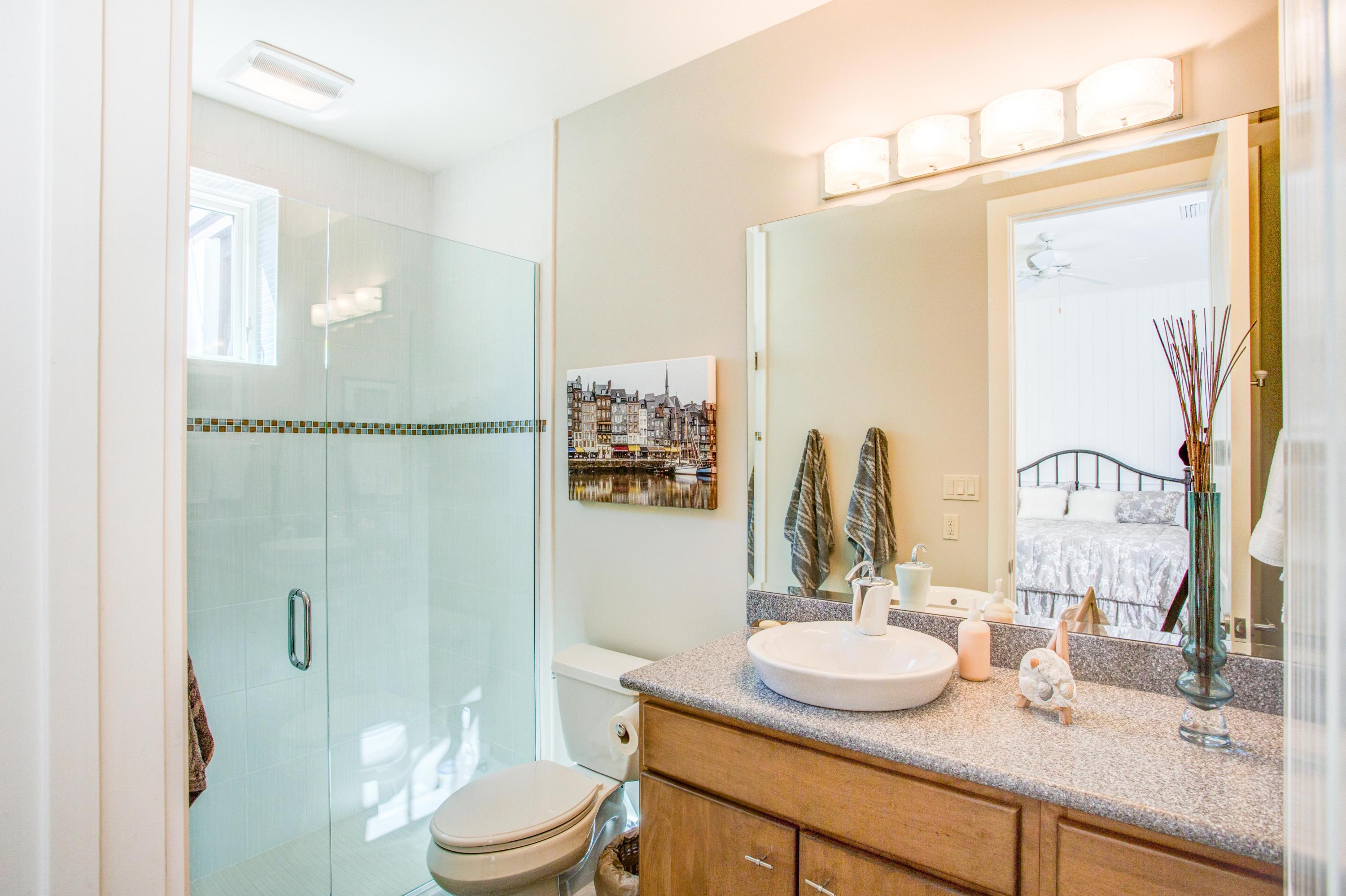 CRESCENT CAYE - Residential