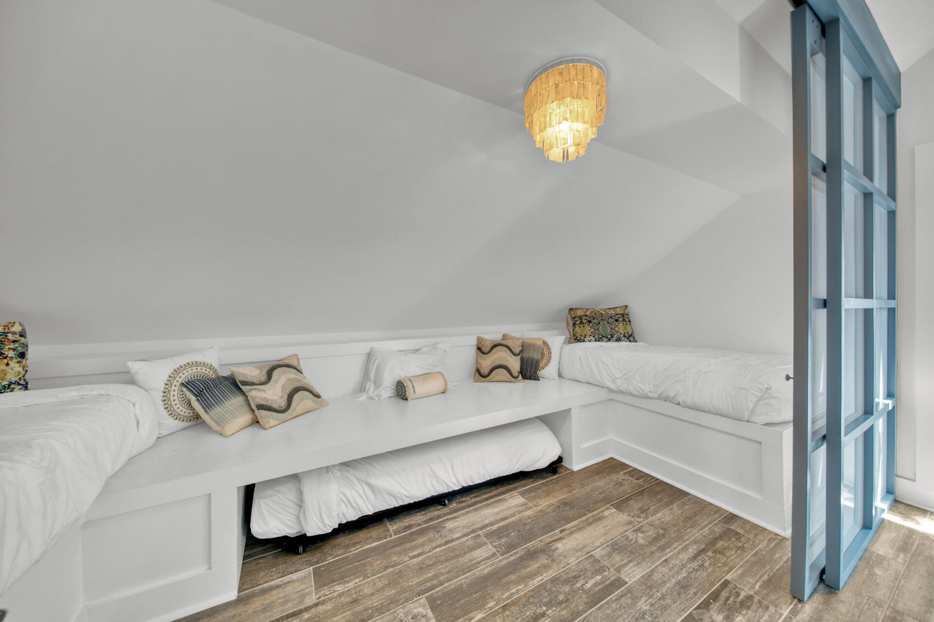 SUNRISE BEACH - Residential