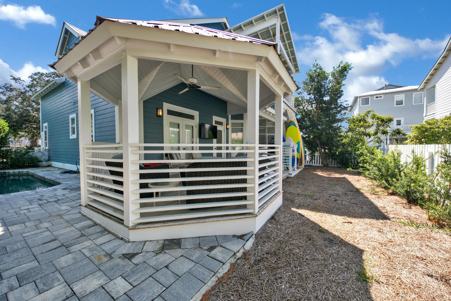 SUNRISE BEACH - Residential