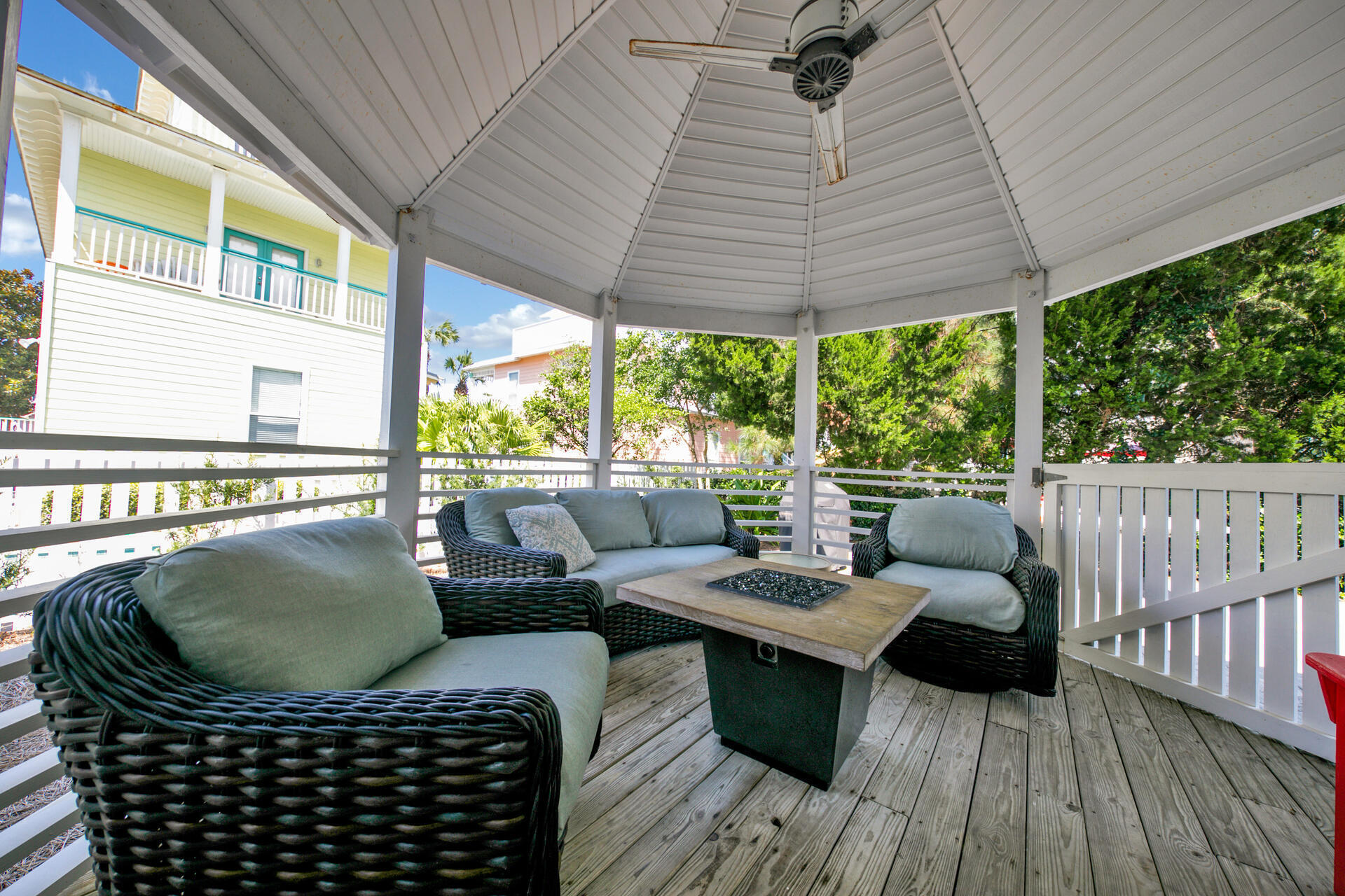 SUNRISE BEACH - Residential