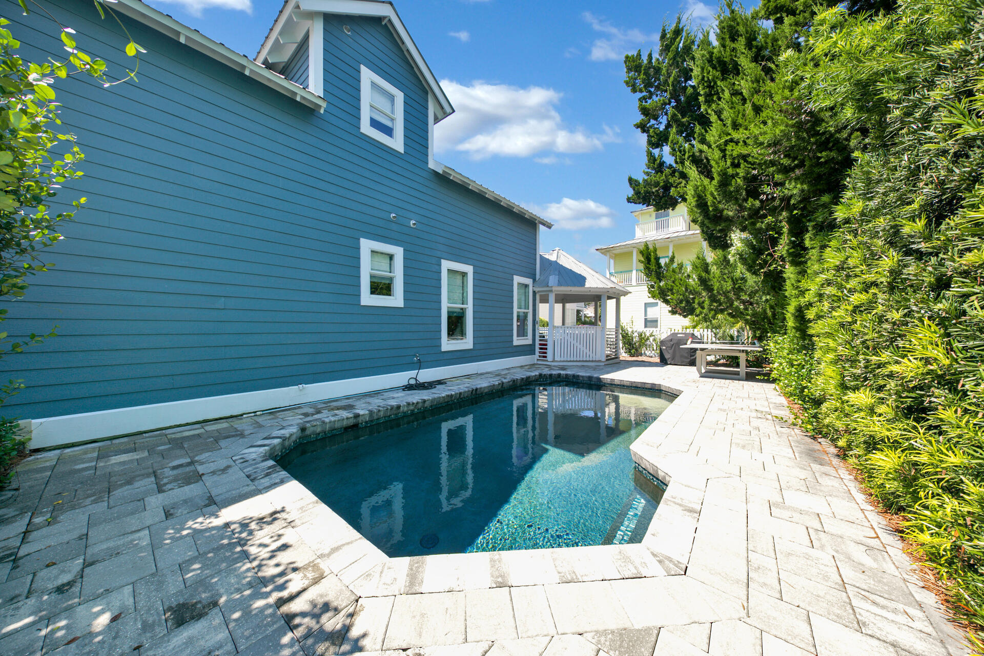 SUNRISE BEACH - Residential