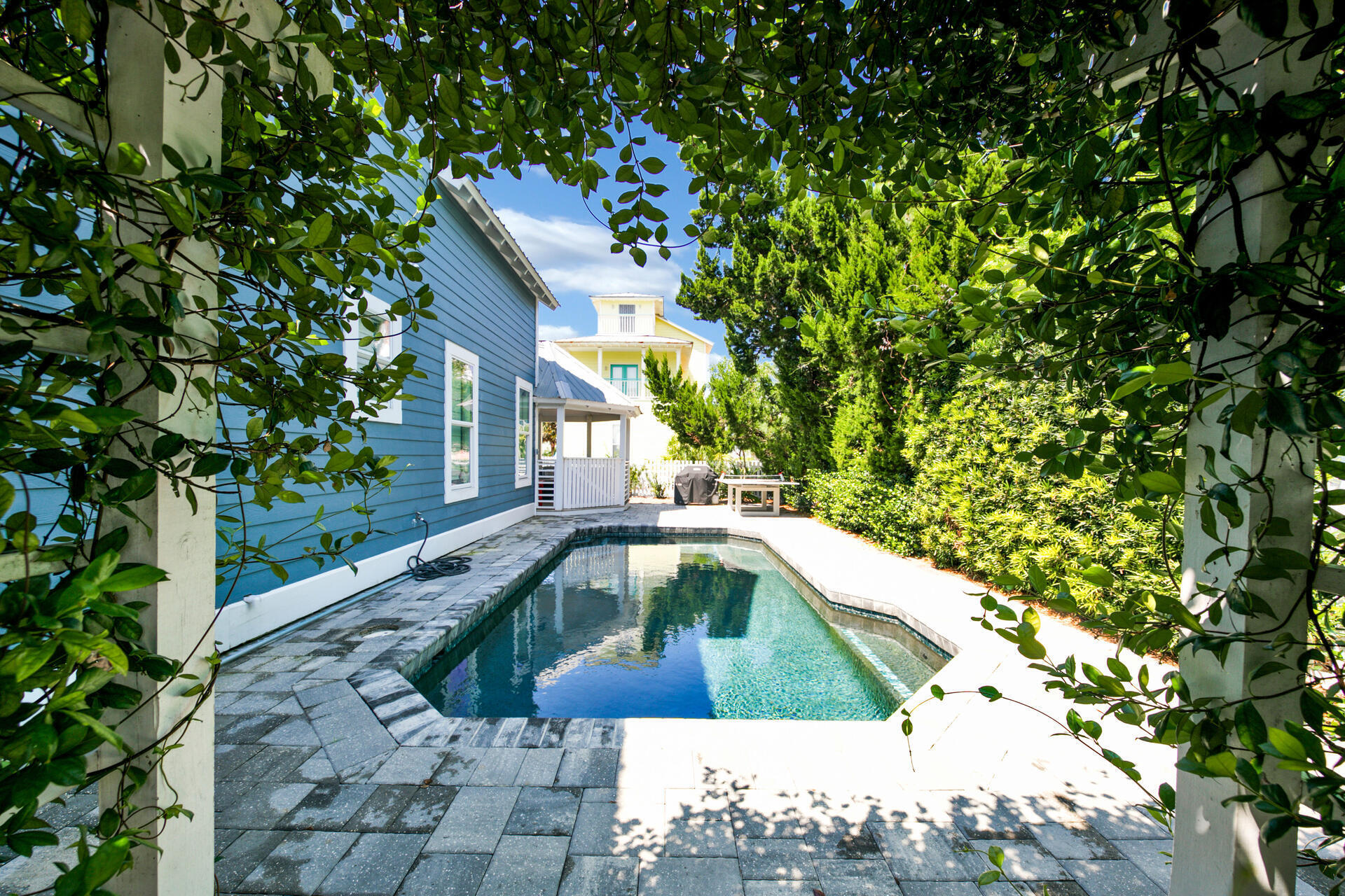 SUNRISE BEACH - Residential