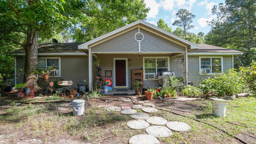 Commercial Opportunity Awaits! Zoned Residential/Commerical in the City of Freeport with right at 1 acre of property. A Fixer Upper Residence that could be an extra income producer or a great location for your business. Located in the heart of the busy growing area of Freeport, FL. Be close to shopping, schools, and dining options. Not to mention, this property is  just a short drive to some of the world's most beautiful beaches and the Choctawhatchee Bay and waterways.