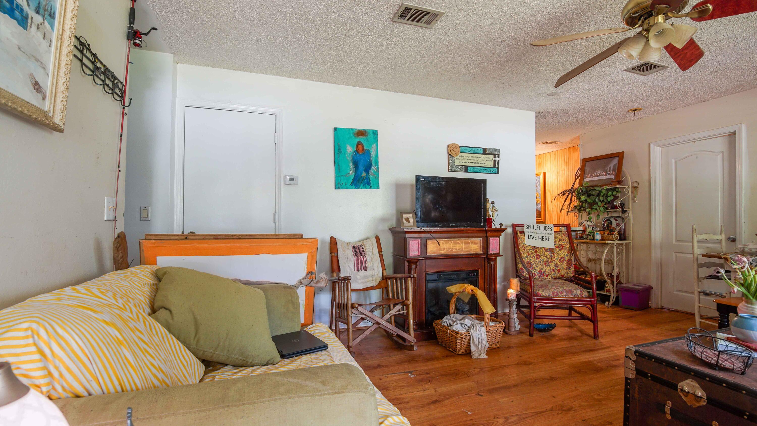 NO RECORDED SUBDIVISION - Residential