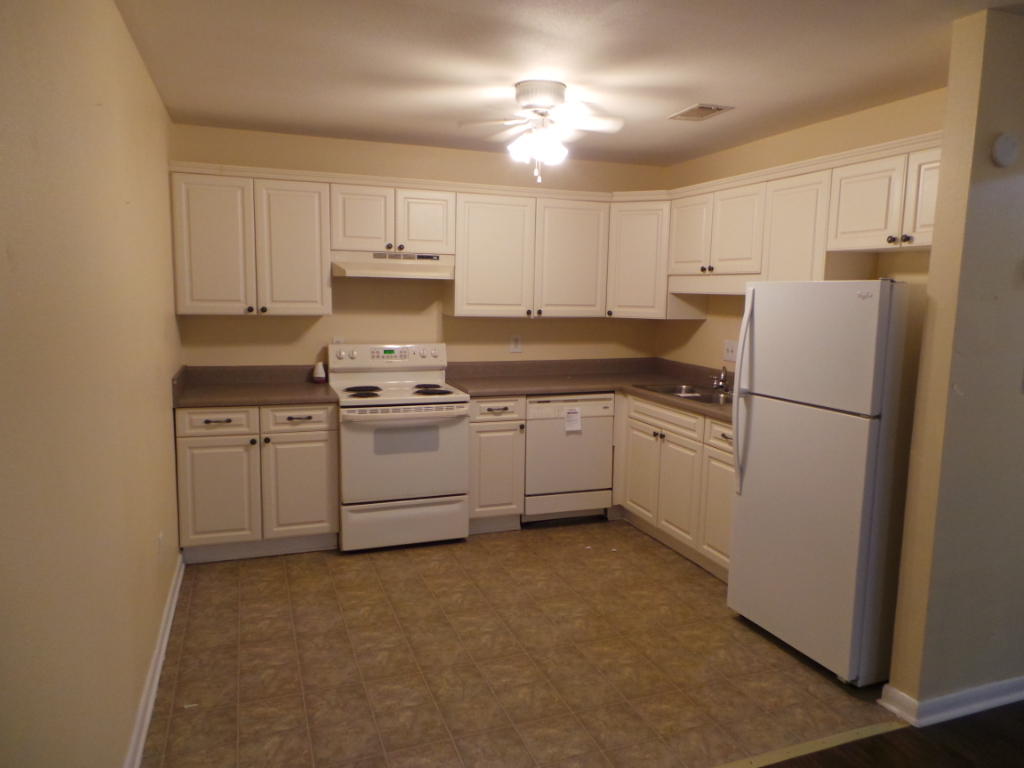 COUNTRY CLUB VILLAS - Residential