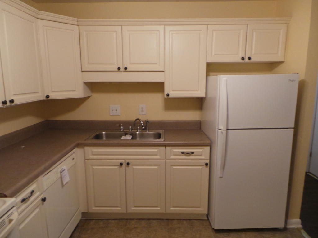 COUNTRY CLUB VILLAS - Residential