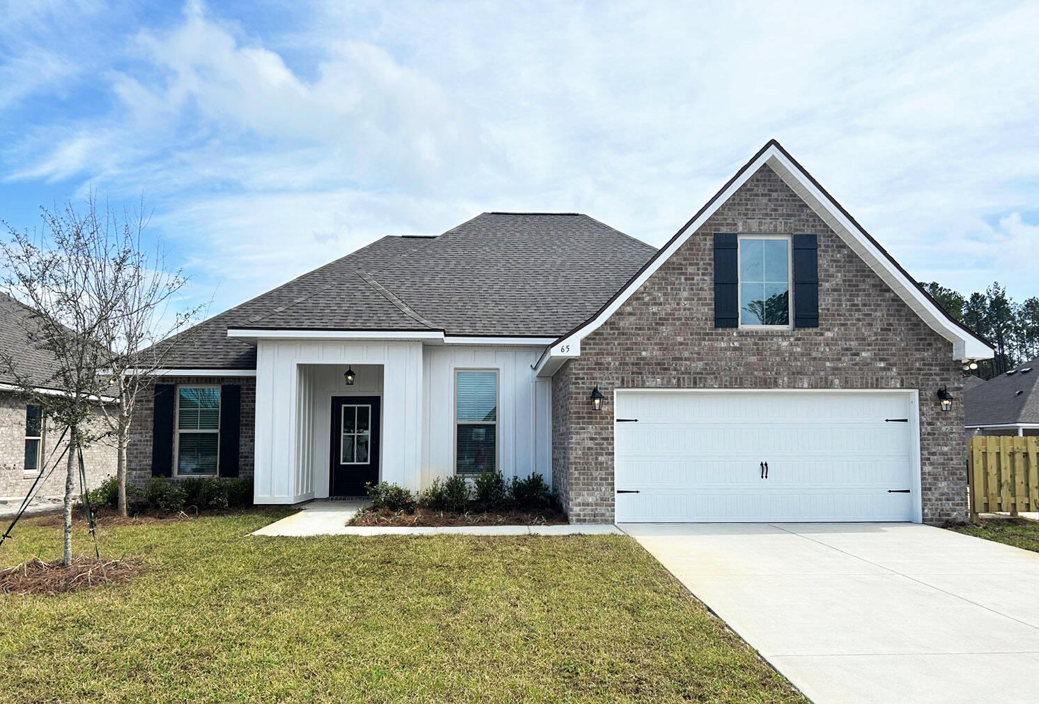 Awesome builder rate plus FREE refrigerator. Restrictions apply.The ROSES V G in Starburst at Hammock Bay community offers a 3BR, 2BA, open and split design with flex space and computer desk/niche. Upgrades added (list attached). Features: double vanity, garden tub, separate custom tile shower, and 2 walk-in closets in master bath, tray ceiling in master bed, kitchen island, walk-in pantry, covered porches, crown molding, smart connect WIFI thermostat, smoke and carbon monoxide detectors, landscaping package, architectural 30-year shingles, flood lights, and more!Energy Efficient Features: water heater, electric kitchen appliance package, vinyl low E windows, and more! Energy Star Partner.