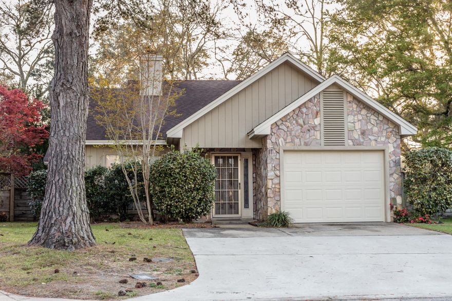 Great Location! Centrally located in the heart of Fort Walton Beach with close proximity to both Bases, hospitals and shopping. This home features 3 bedrooms and 2 full baths. The open kitchen includes stainless steel appliances, tile floors and a breakfast bar for easy entertaining. A double-sided gas fire place is the focal point of the main living area that includes a generous sized dining area. The master bedroom is complimented with double vanities and a large walk in closet. The cul-de-sac location and the fenced back yard allows you to enjoy all the comforts this home has to offer.