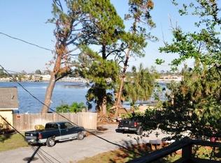Beautiful townhome with Waterviews