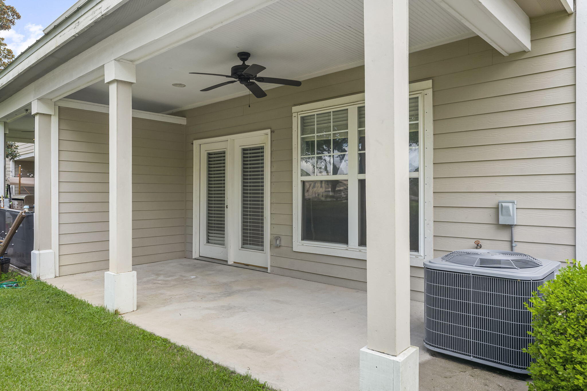 VERANDAS OF FREEPORT, THE - Residential Lease